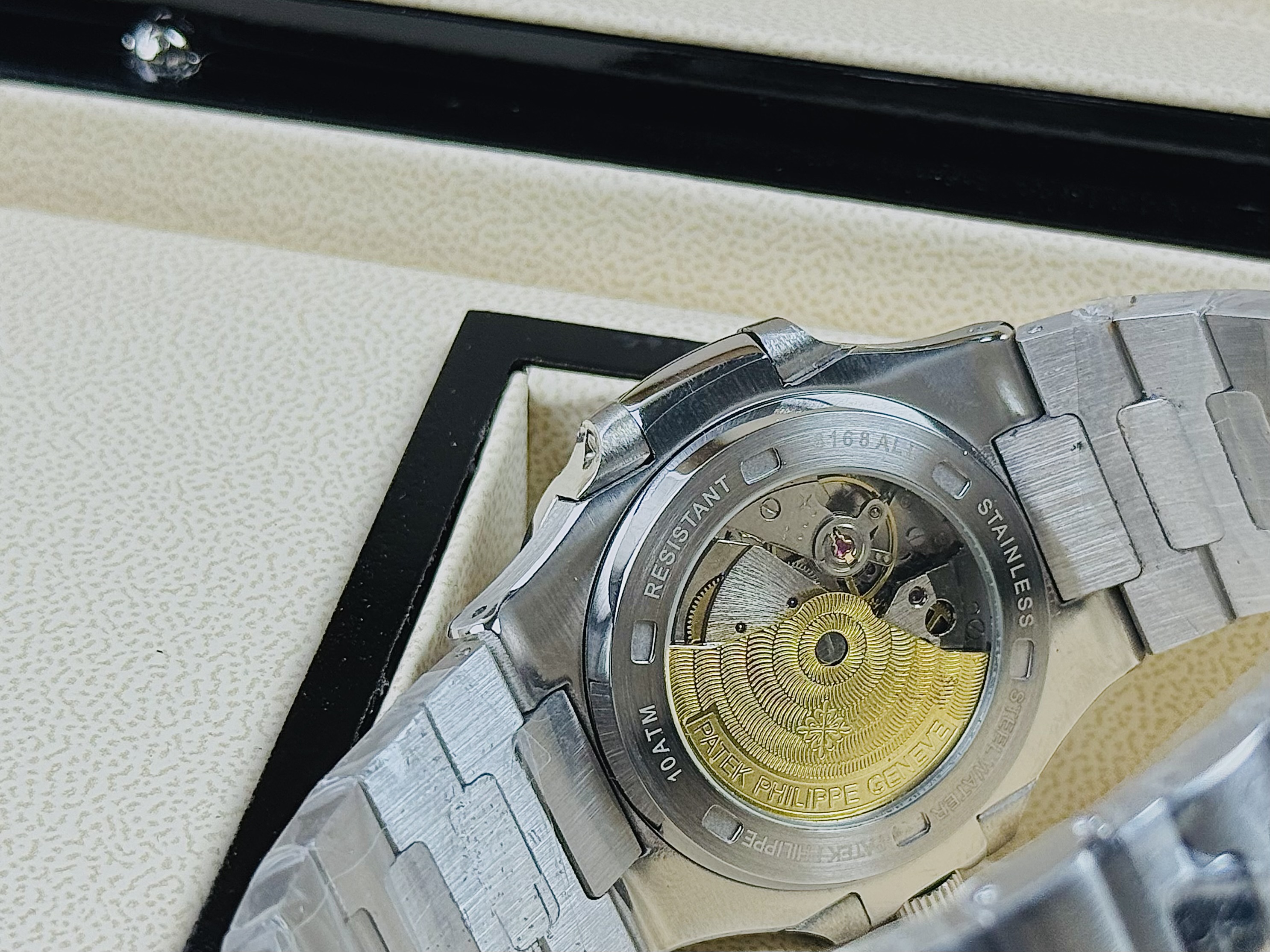 Patek Philippe Nautilus (White Angel Watch) thumbnail 2