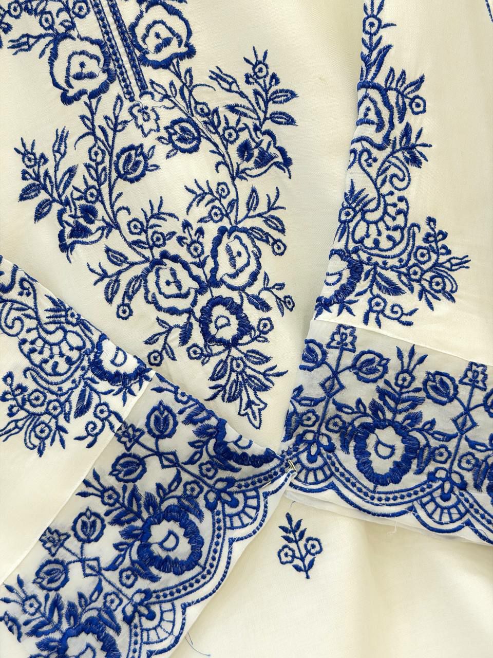 Hania amir Rayon Cotton Embroidered Kurti with Farshi Pant & GMY Silk Dupatta Set thumbnail 7