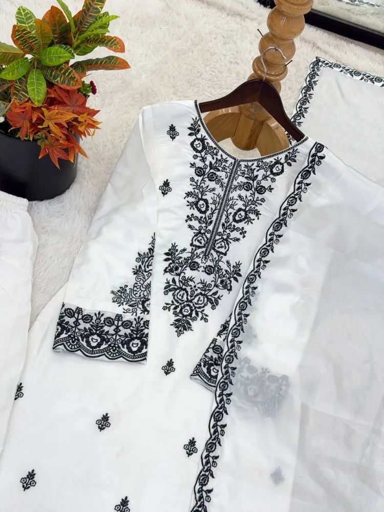Hania amir Rayon Cotton Embroidered Kurti with Farshi Pant & GMY Silk Dupatta Set thumbnail 16