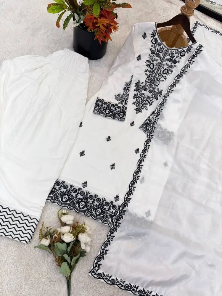 Hania amir Rayon Cotton Embroidered Kurti with Farshi Pant & GMY Silk Dupatta Set thumbnail 5