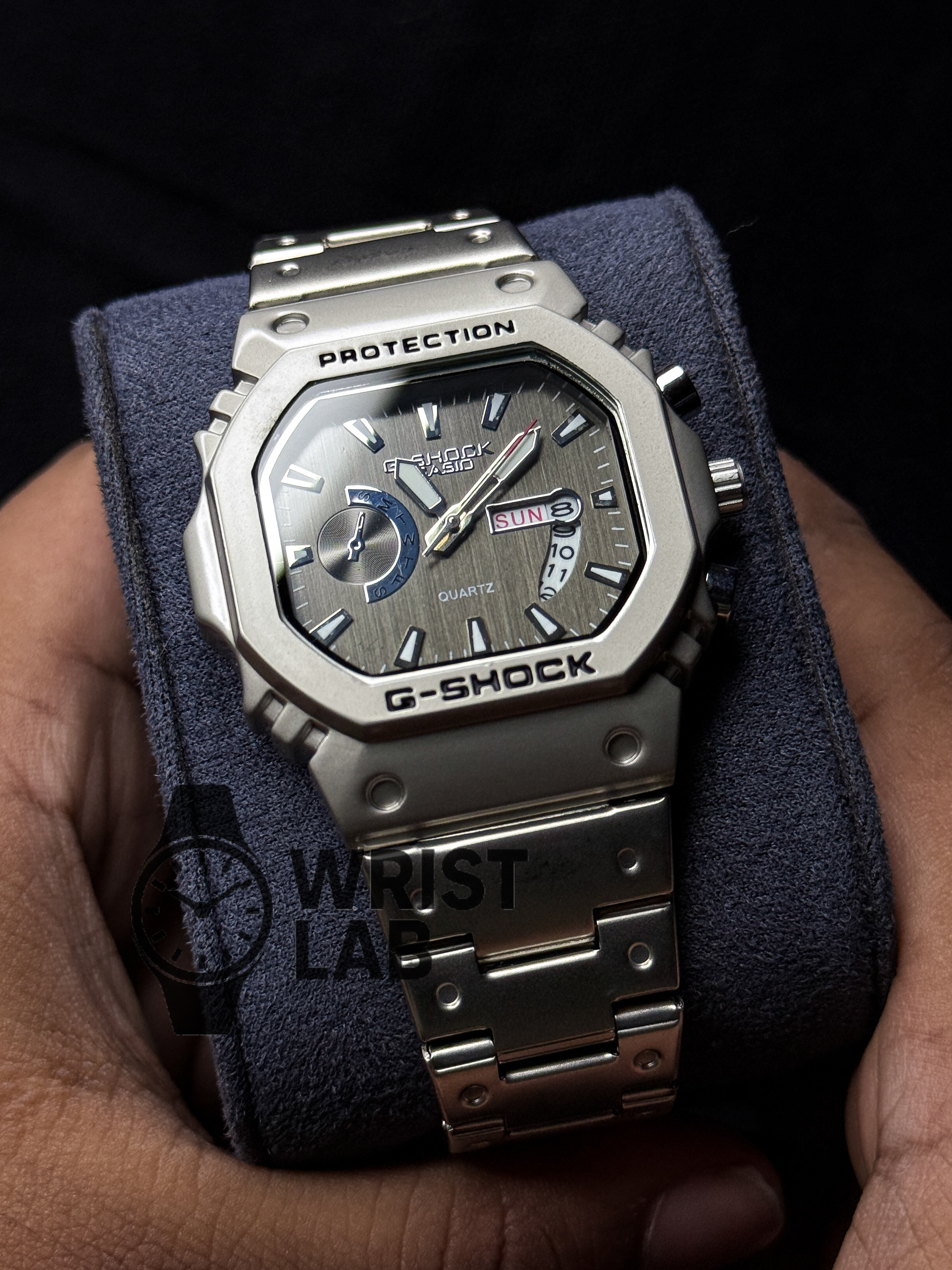 GSHOCK SQUARE CASE BLACK DIAL SILVER CHAIN_img_0