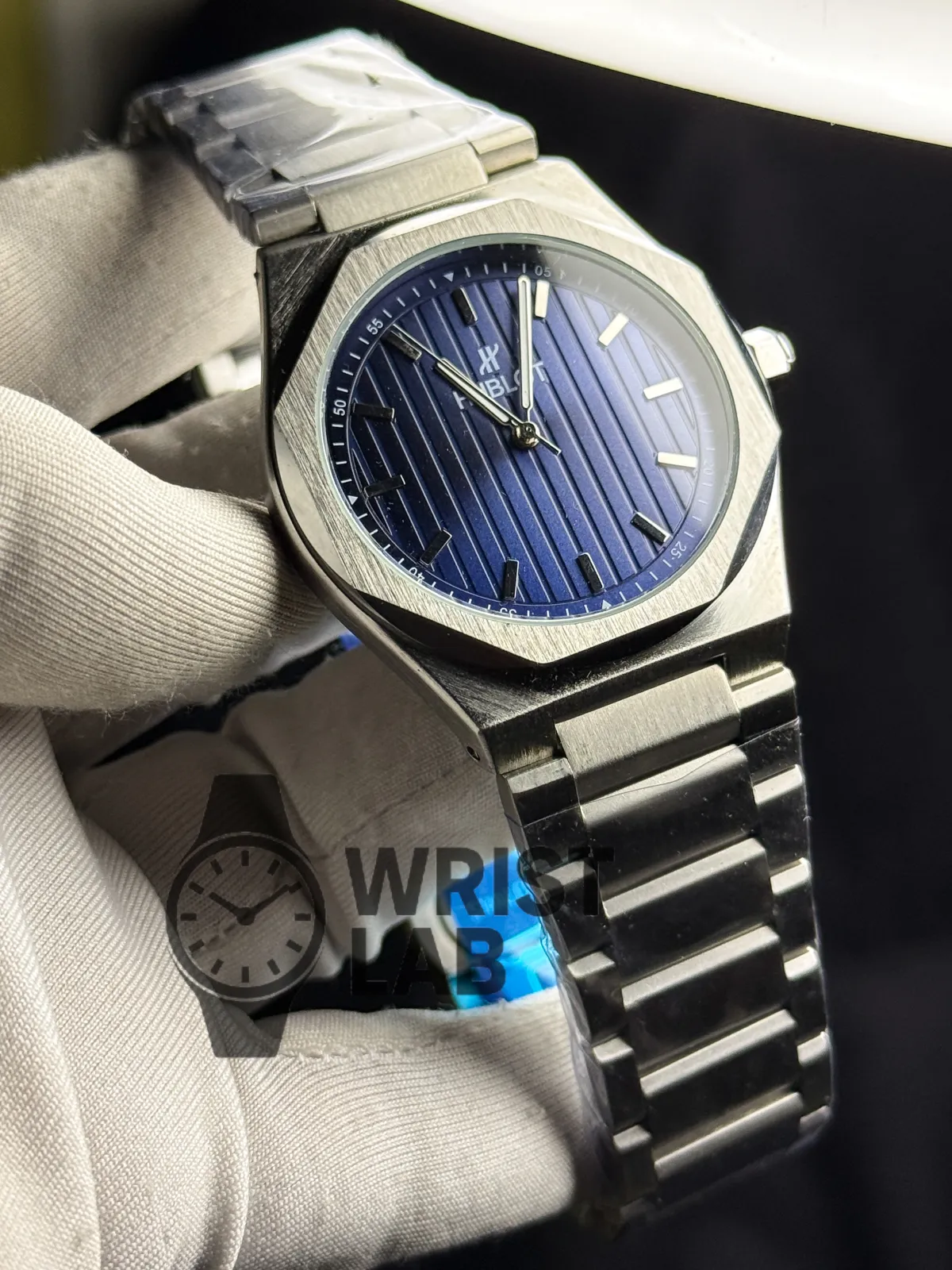 HUBLOT PINNACLE LINEAR SILVER CHAIN BLUE DIAL