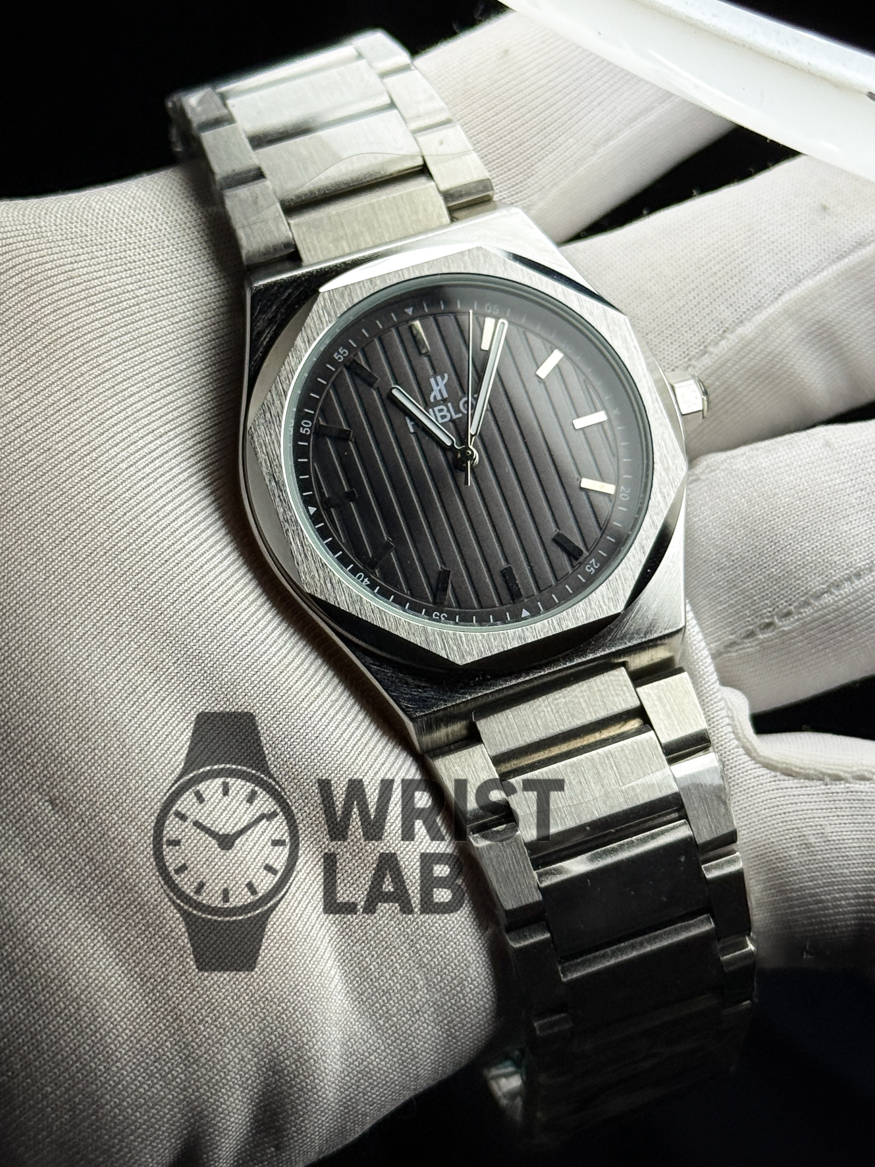 HUBLOT PINNACLE LINEAR SILVER CHAIN BLACK DIAL_img_2