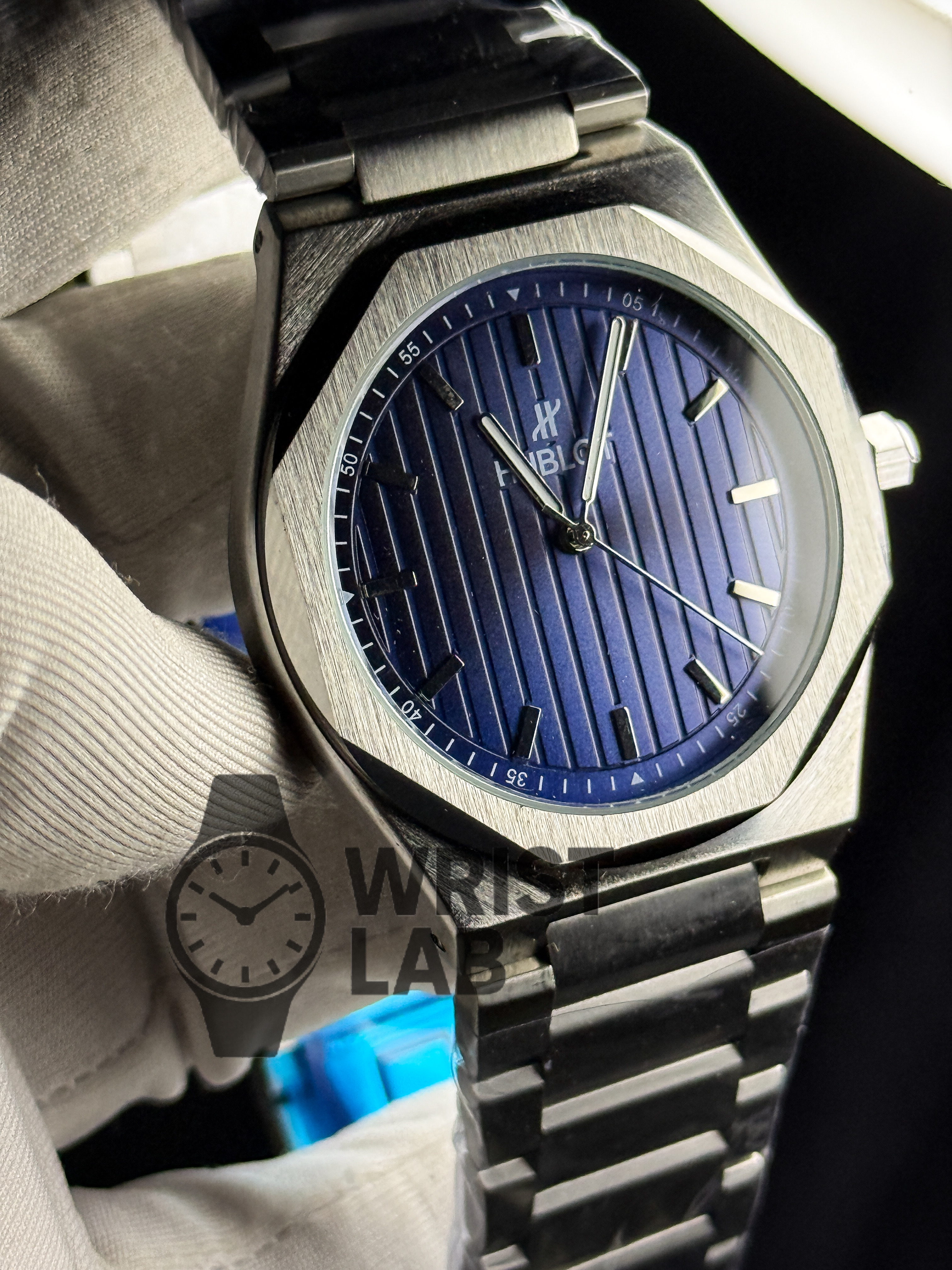 HUBLOT PINNACLE LINEAR SILVER CHAIN BLUE DIAL_img_1