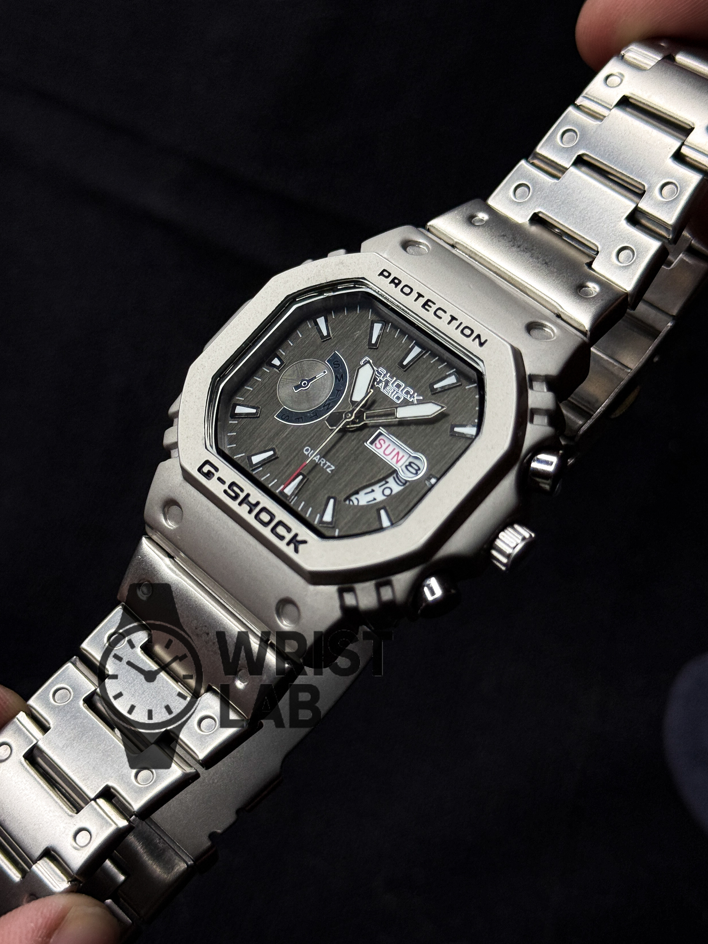 GSHOCK SQUARE CASE BLACK DIAL SILVER CHAIN_img_2