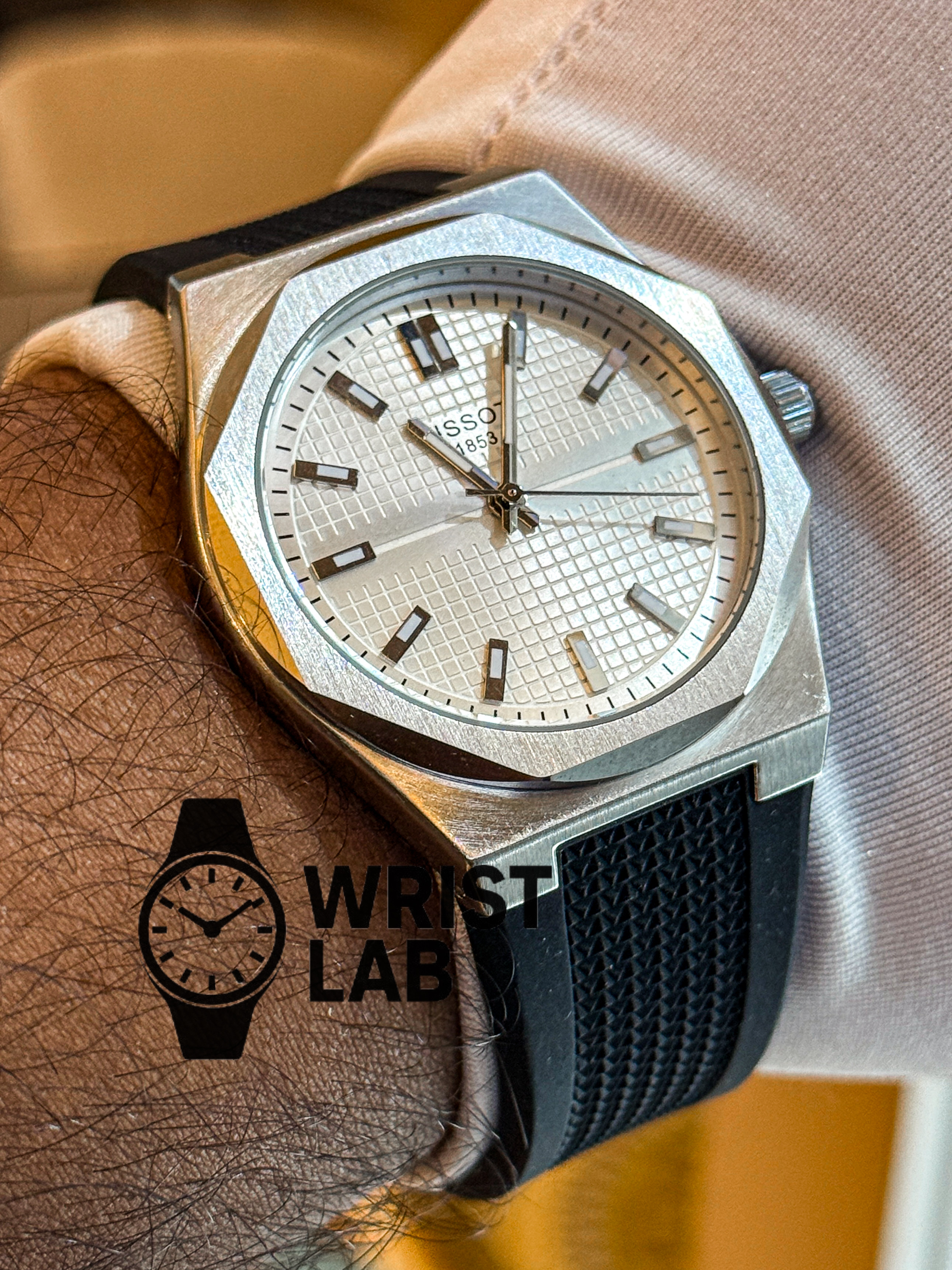 TISSOT VANTAGE BLACK BELT WHITE DIAL_img_2