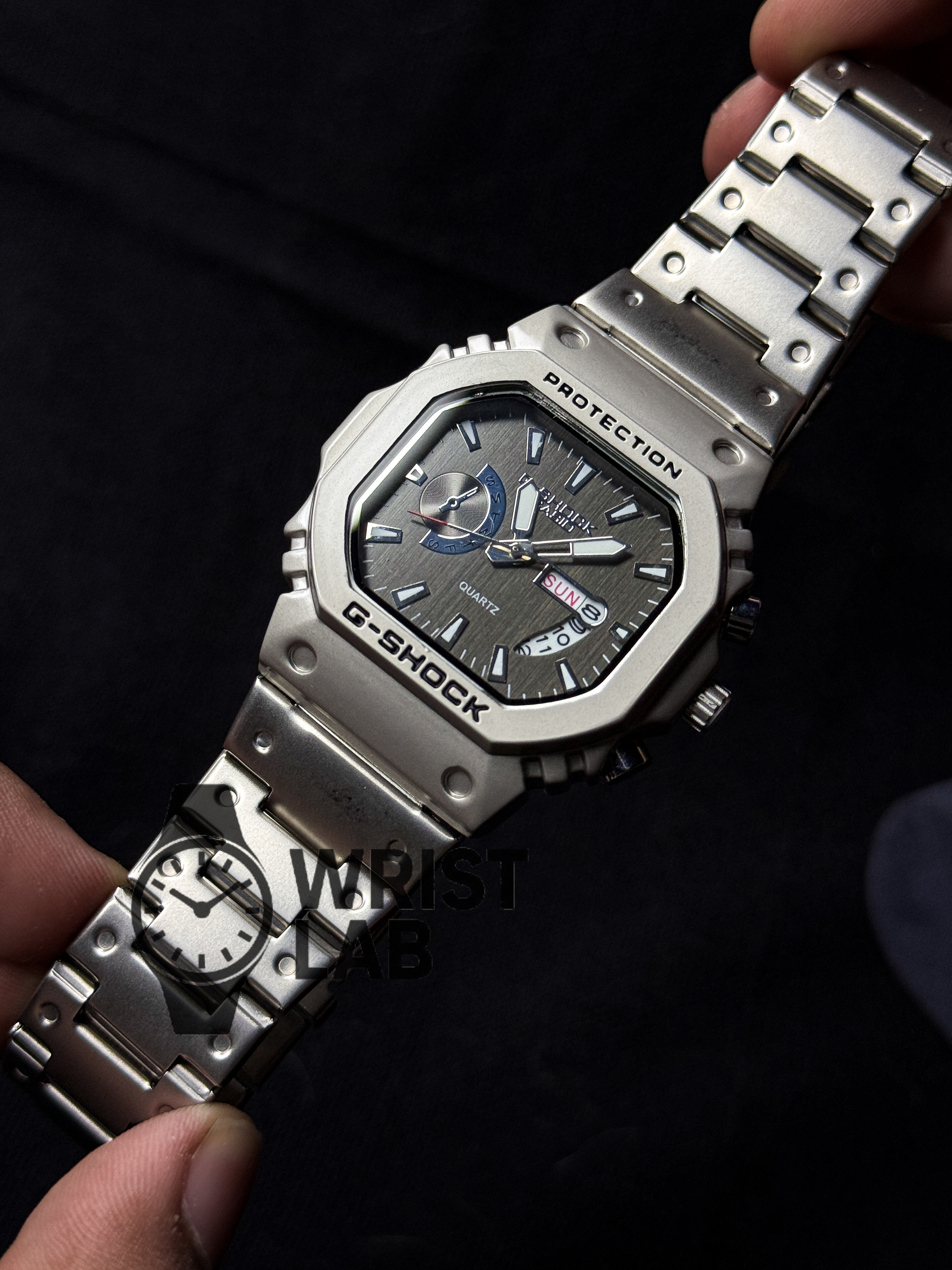 GSHOCK SQUARE CASE BLACK DIAL SILVER CHAIN_img_1