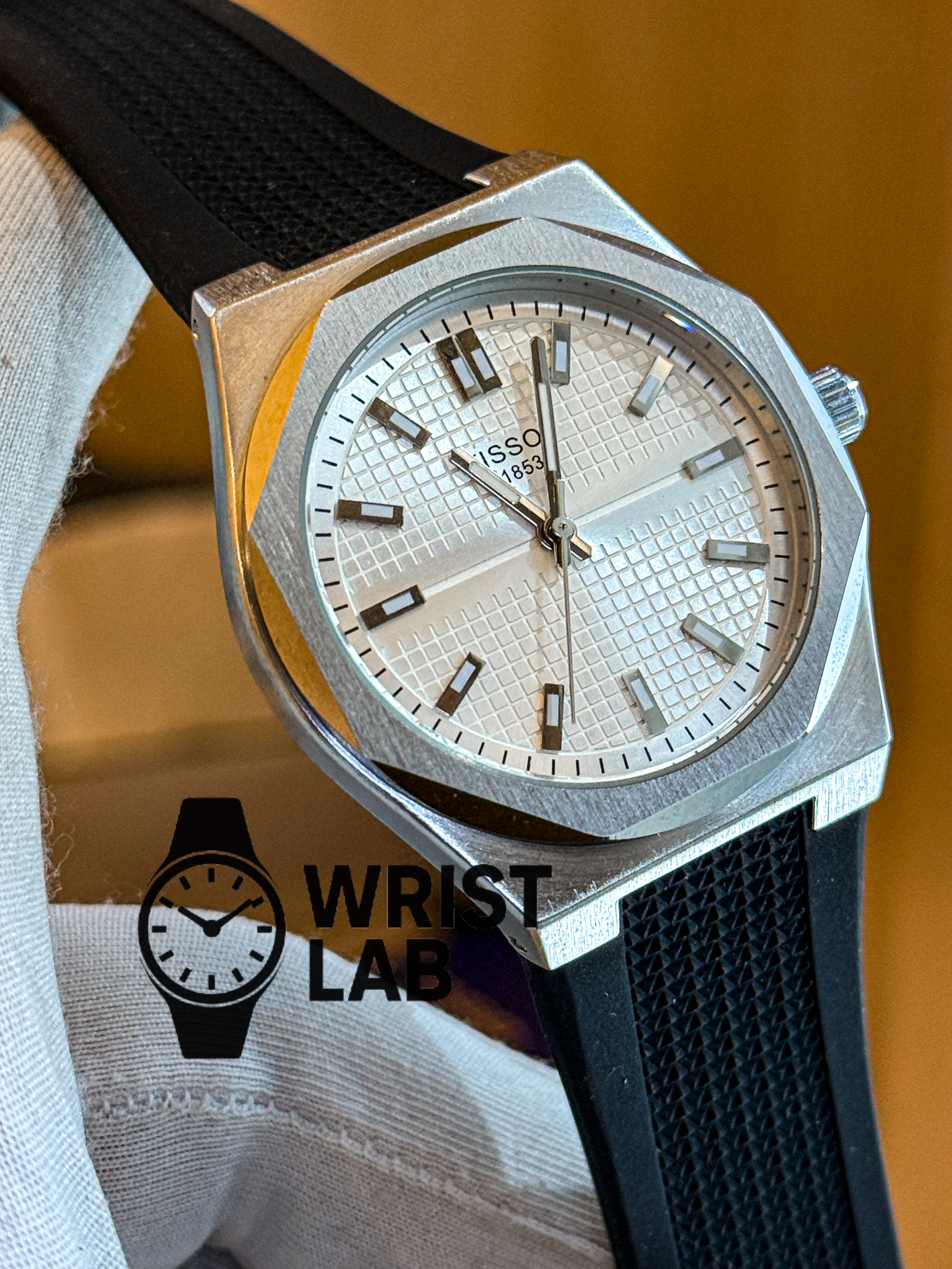 TISSOT VANTAGE BLACK BELT WHITE DIAL_img_1