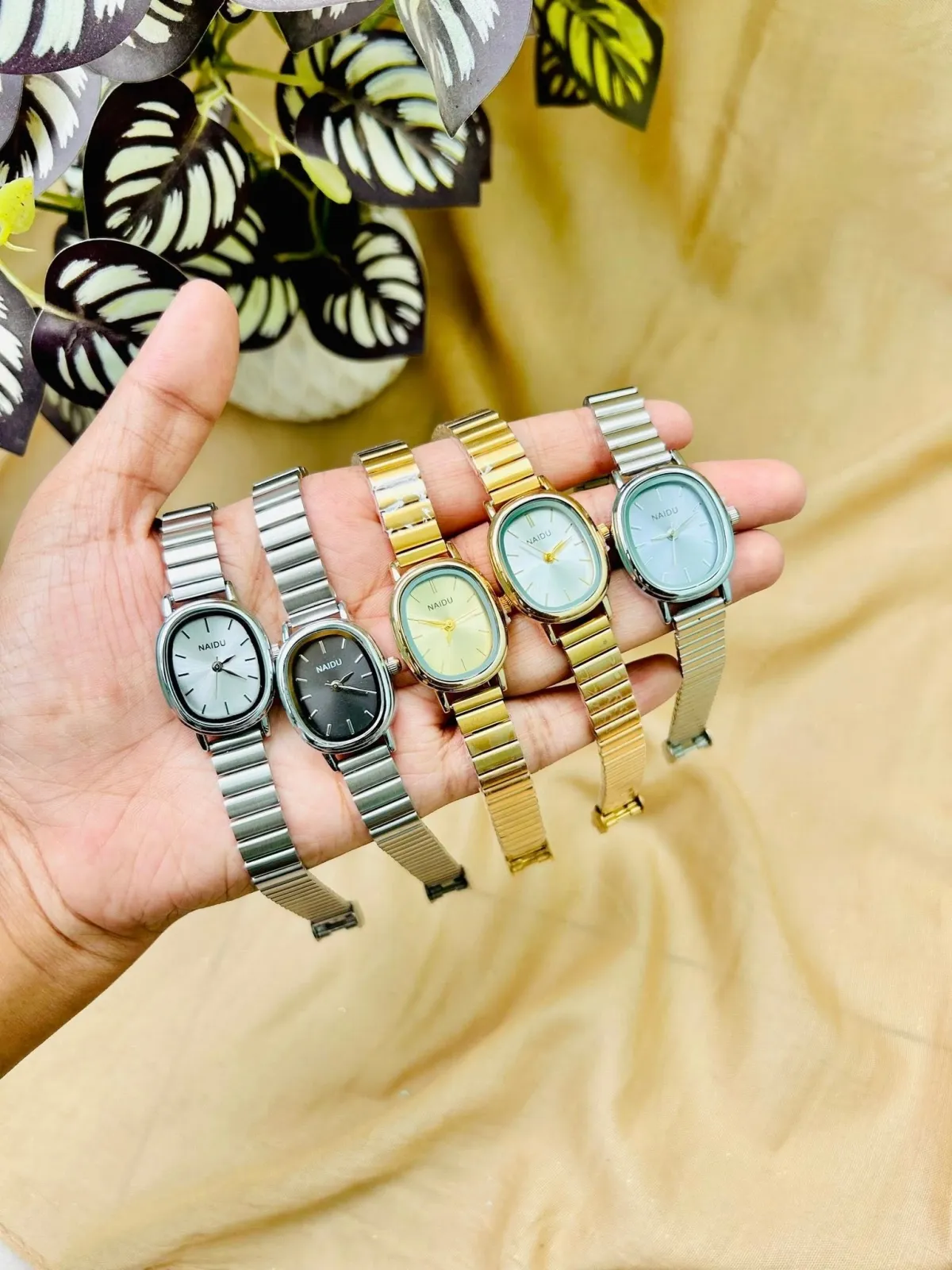 Naidu women gold watch - Image 1