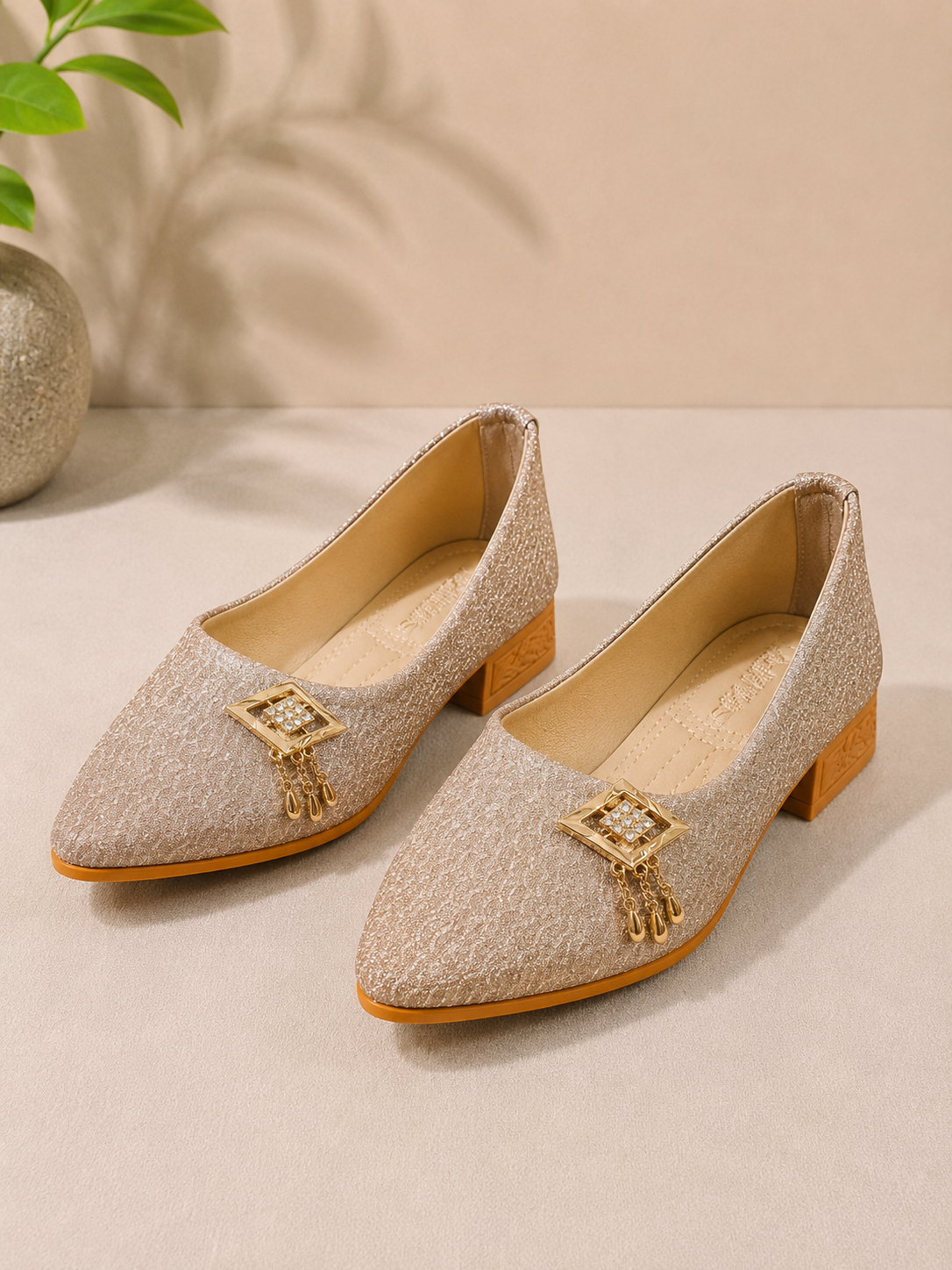 Royal Glow Ladies Heel thumbnail 3