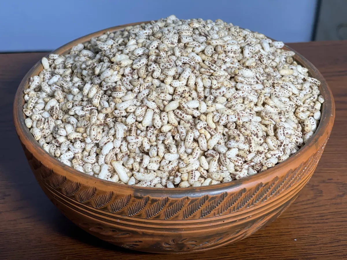 লাল চালের হাতে ভাঁজা মুড়ি - Red Puffed Rice