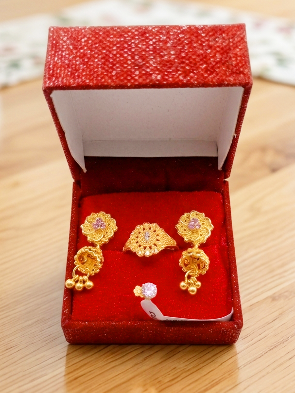 Indian Gold Color (১জোড়া দুল +১টা ডায়মনকার্ট নাক ফুল + ১টি ডায়মন্ডকার্ট আংটি) Earring Combo (EN 3 )