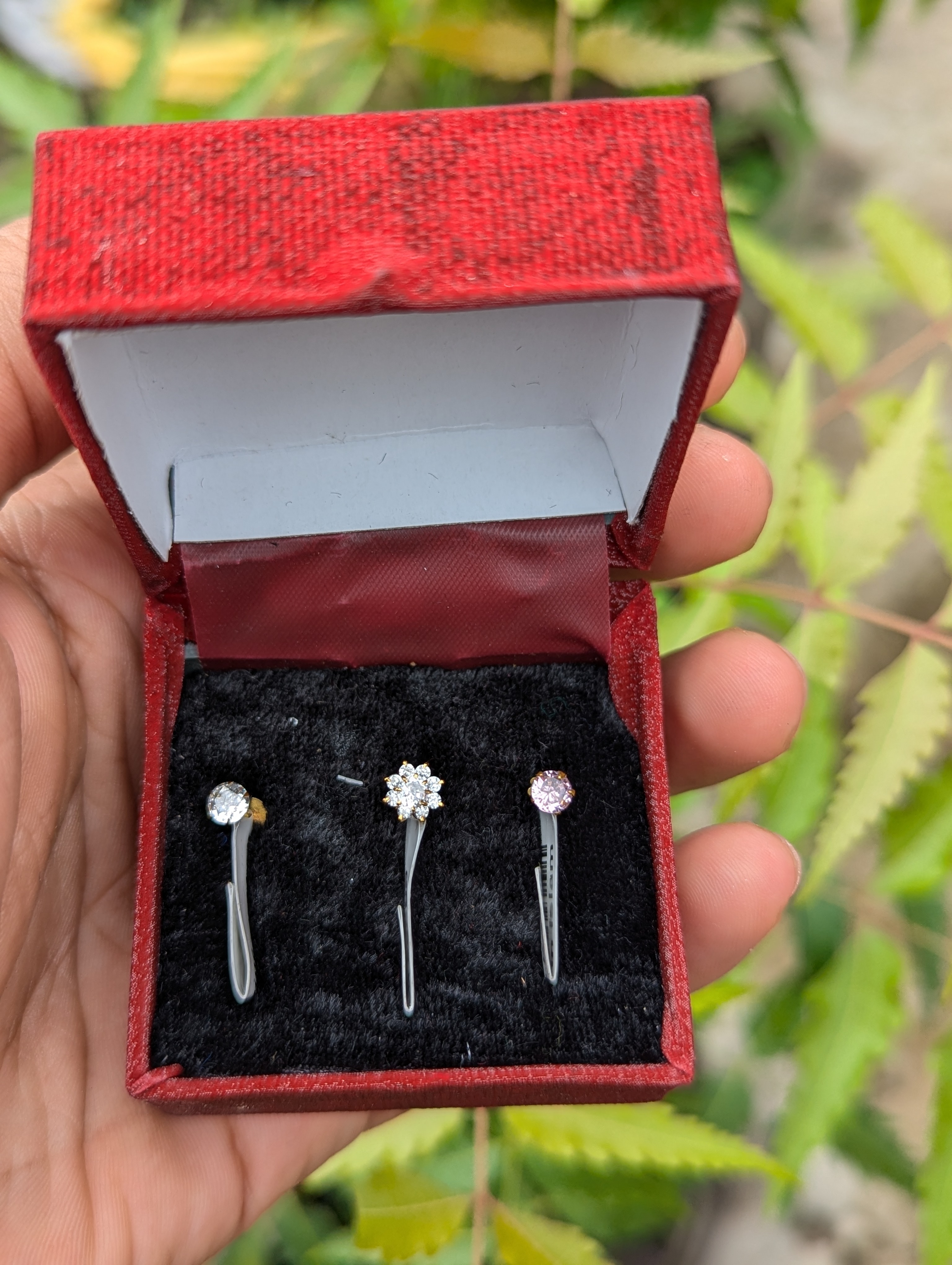 9 Stone Diamond Curt Nosepin + Free 2pcs