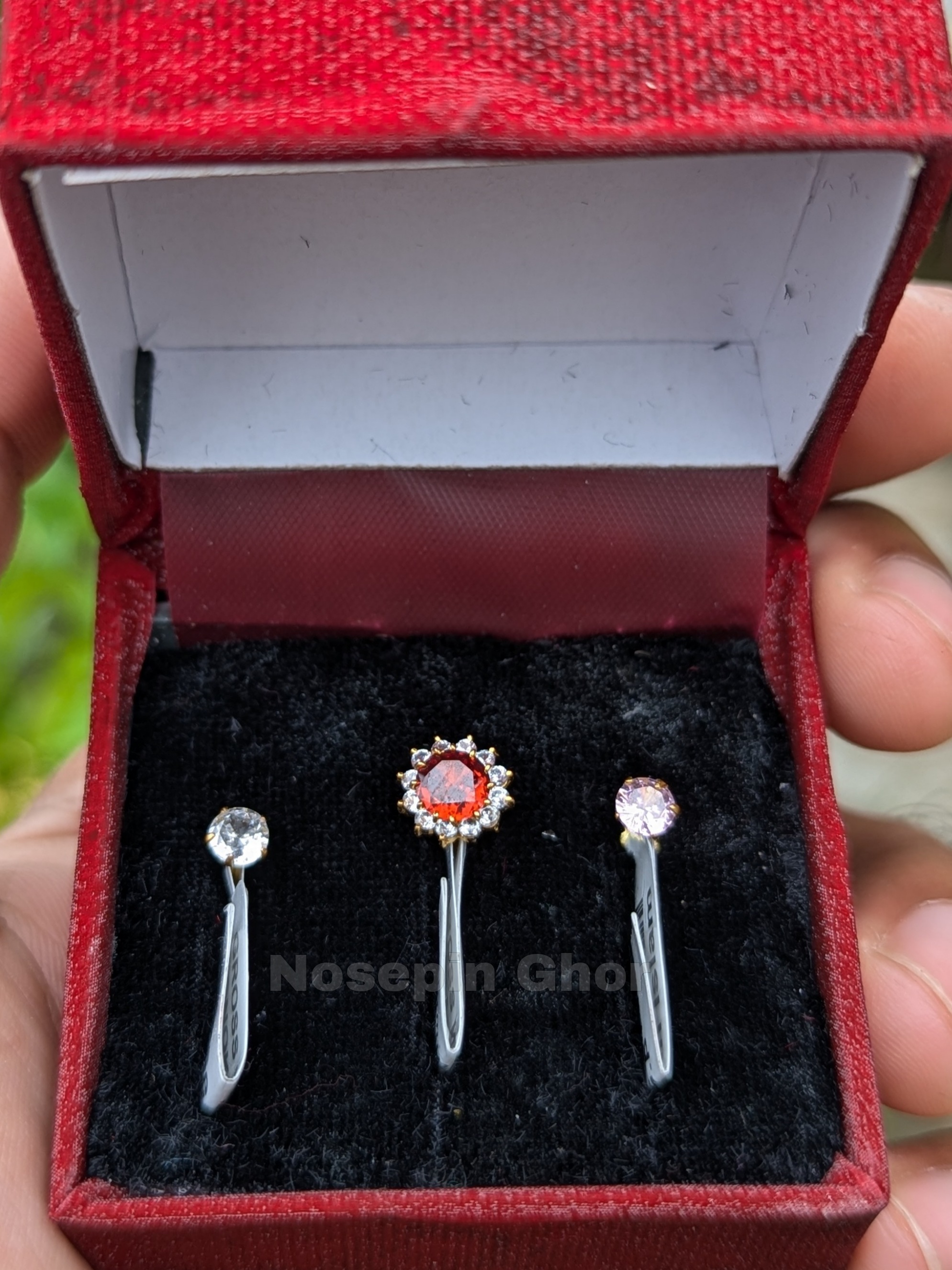 13 Stone Diamond Curt Nosepin + Free 2pcs (Red)