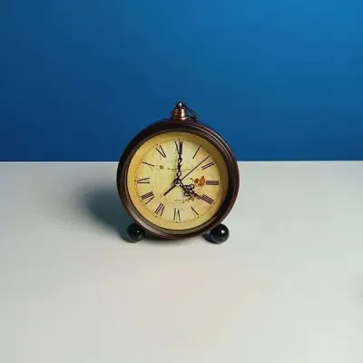 Retro Silent Non Ticking Desktop Alarm Clock_img_0