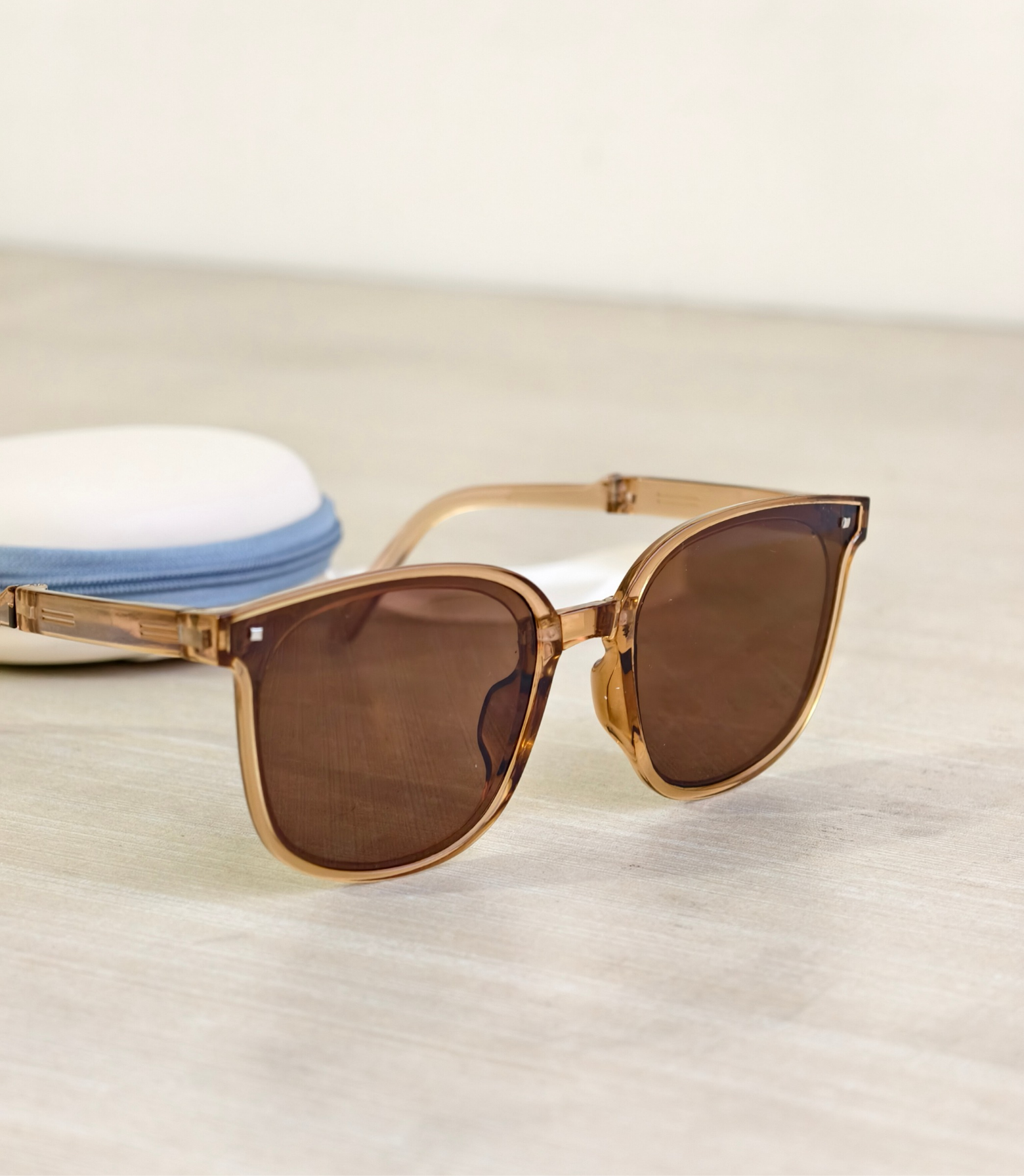 foldable sunglasses image 2