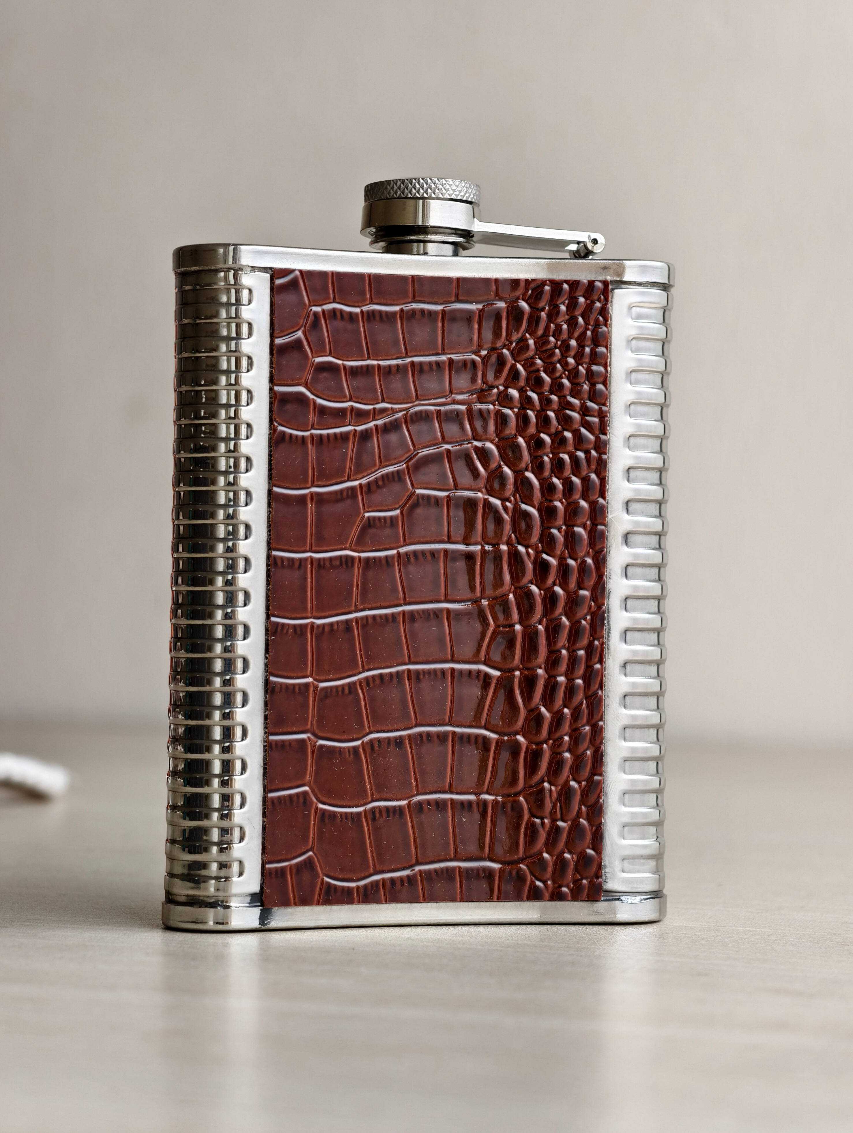 CROCODILE PETTRN HIP FLASK image 2