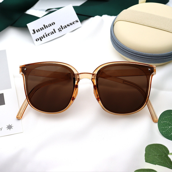 foldable sunglasses image 3