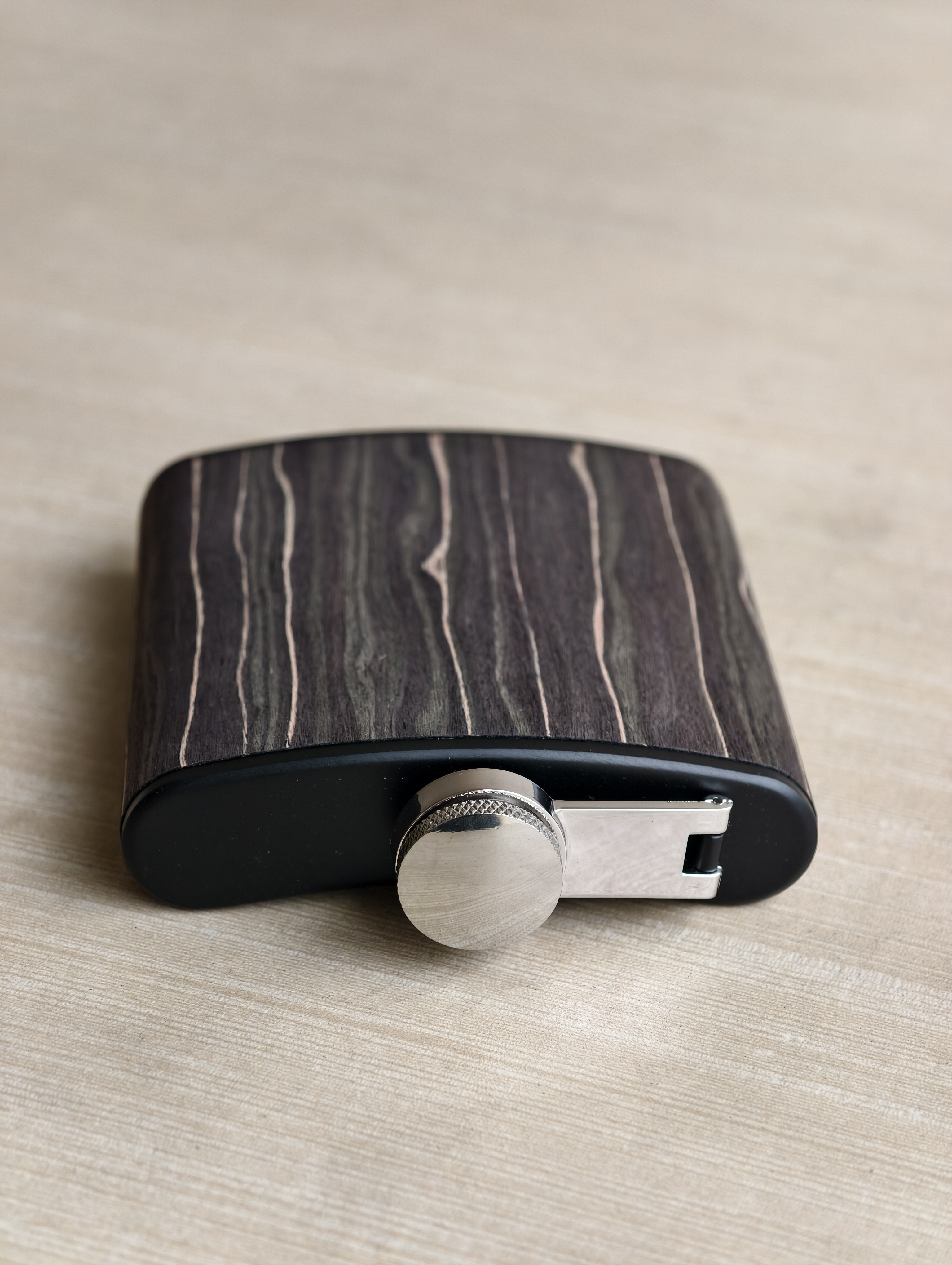 BLACK WOOD GRAIN HIP FLASK image 3
