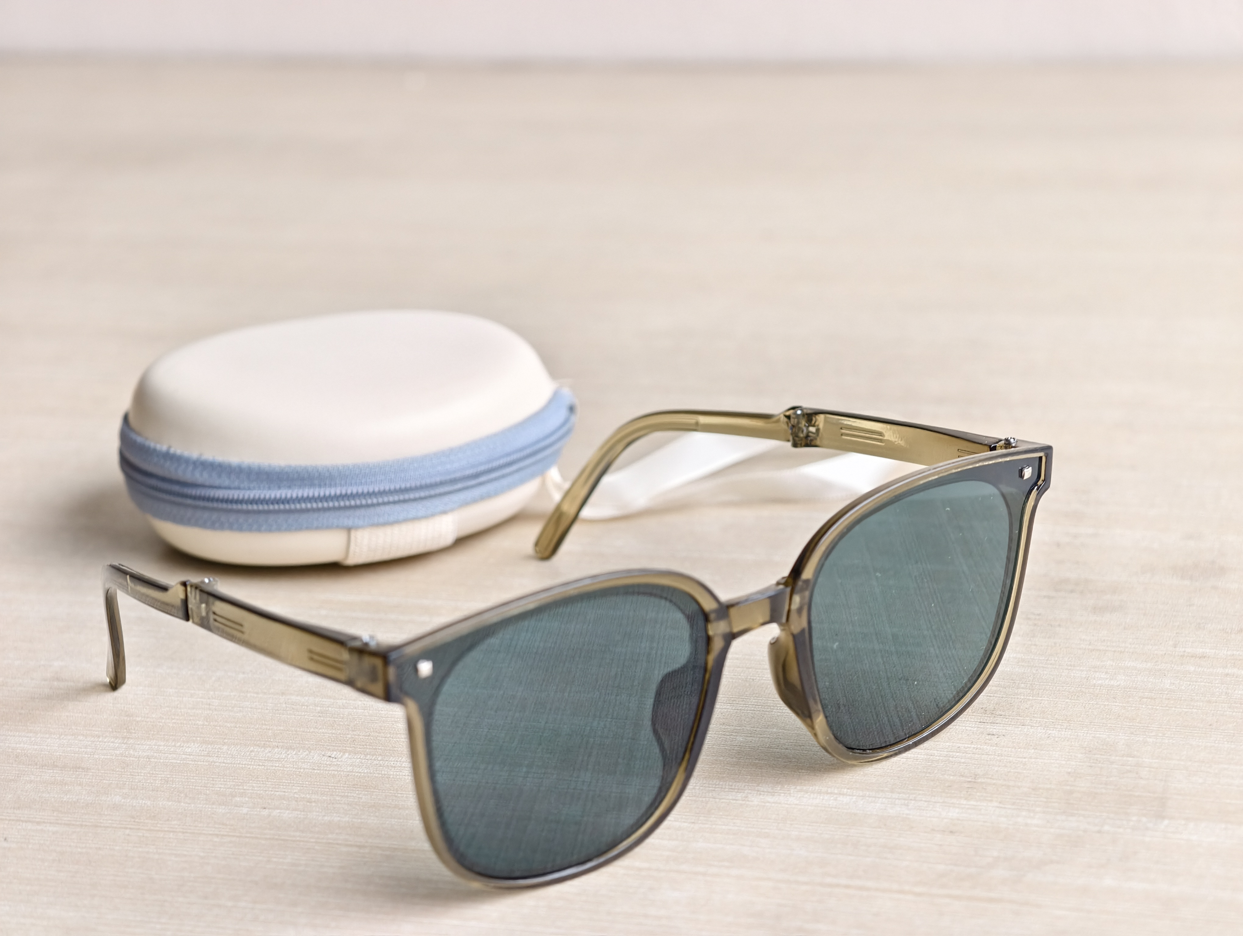 foldable sunglasses image 2