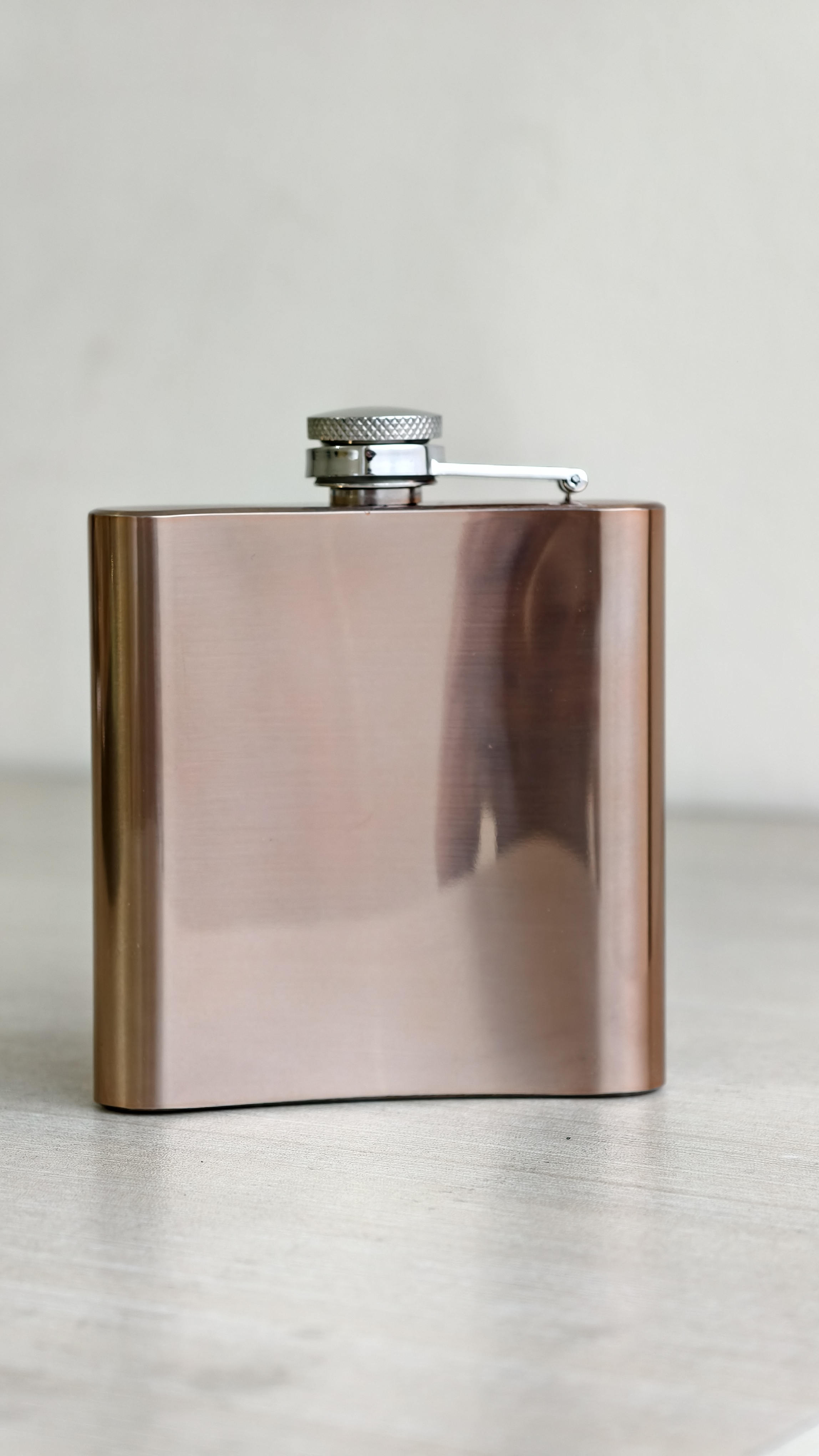MIRROR LIGHT ROSE GOLD HIP FLASK image 2