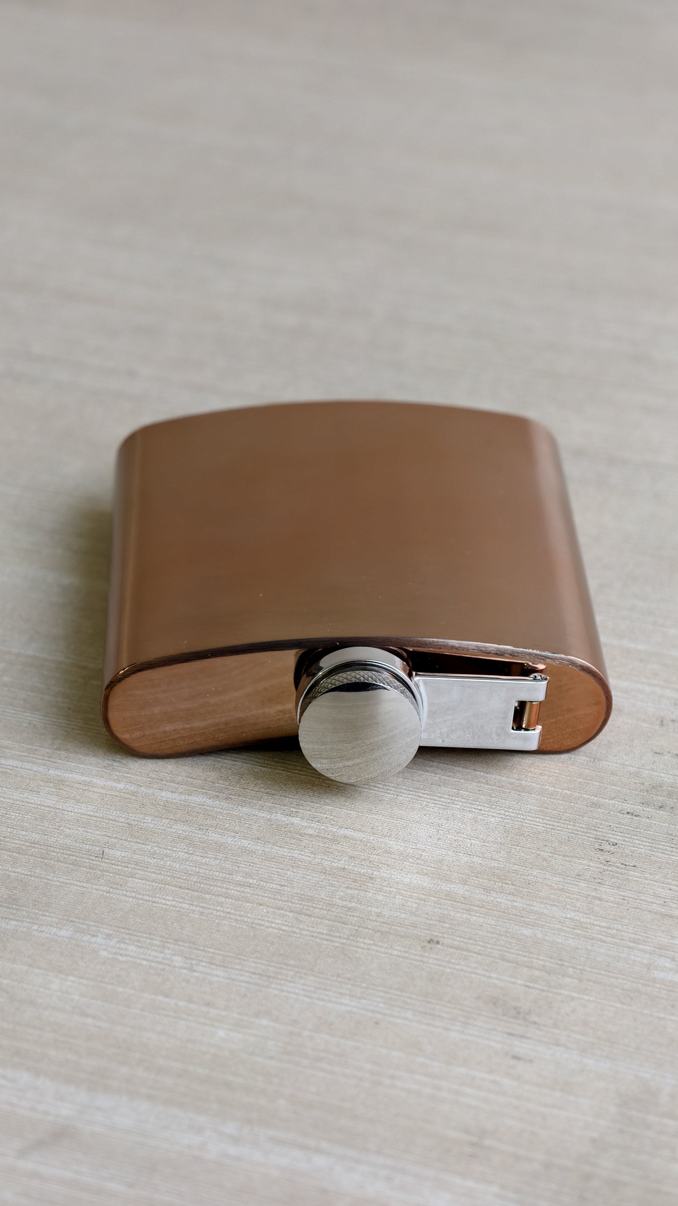 MIRROR LIGHT ROSE GOLD HIP FLASK image 4