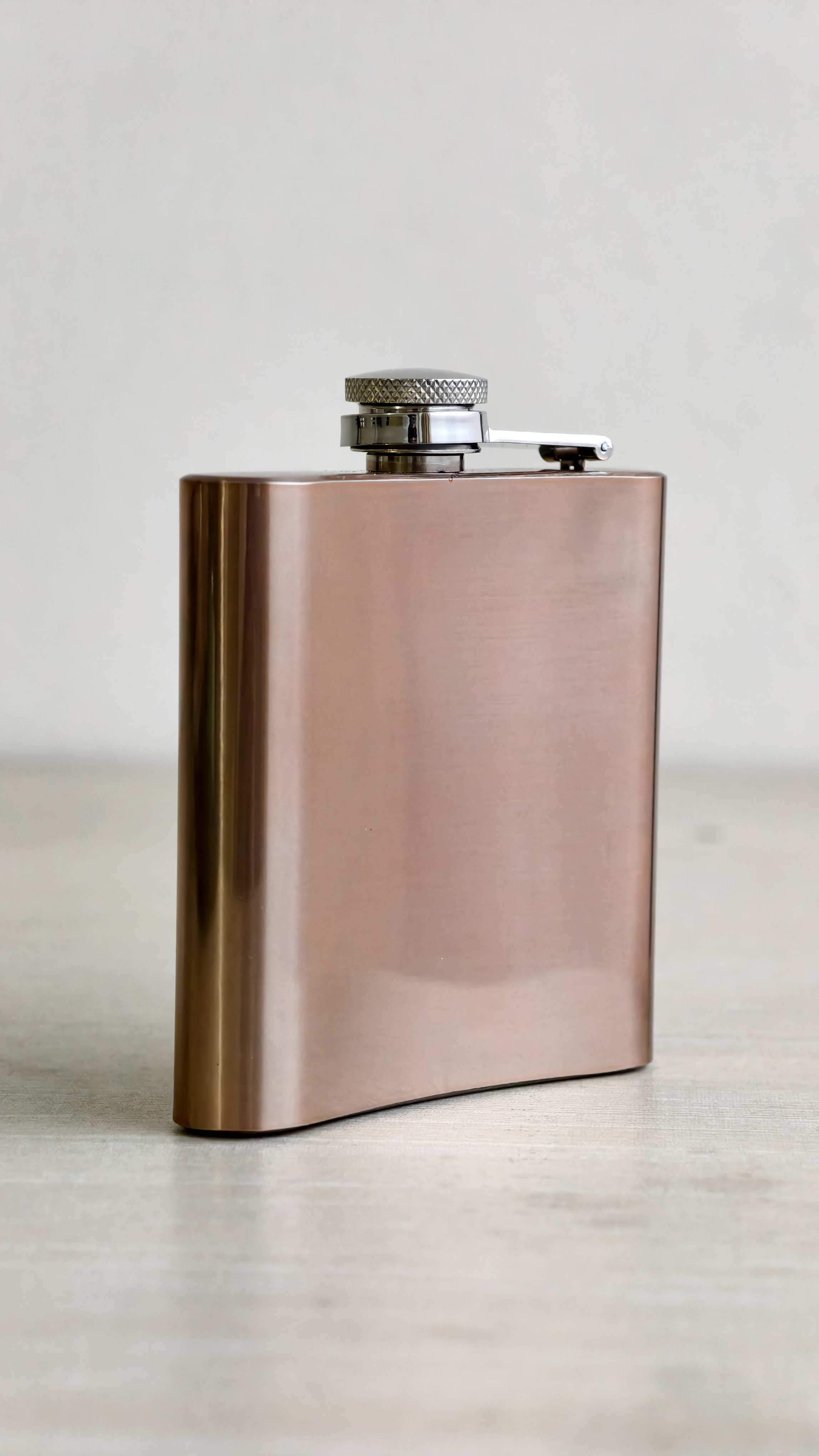 MIRROR LIGHT ROSE GOLD HIP FLASK image 3