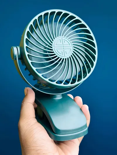 P8 USB Small Handheld Rechargeable Clip Fan_img_0