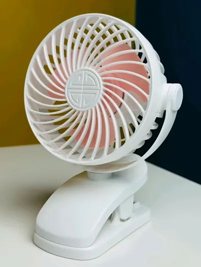 P8 USB Small Handheld Rechargeable Clip Fan_img_2