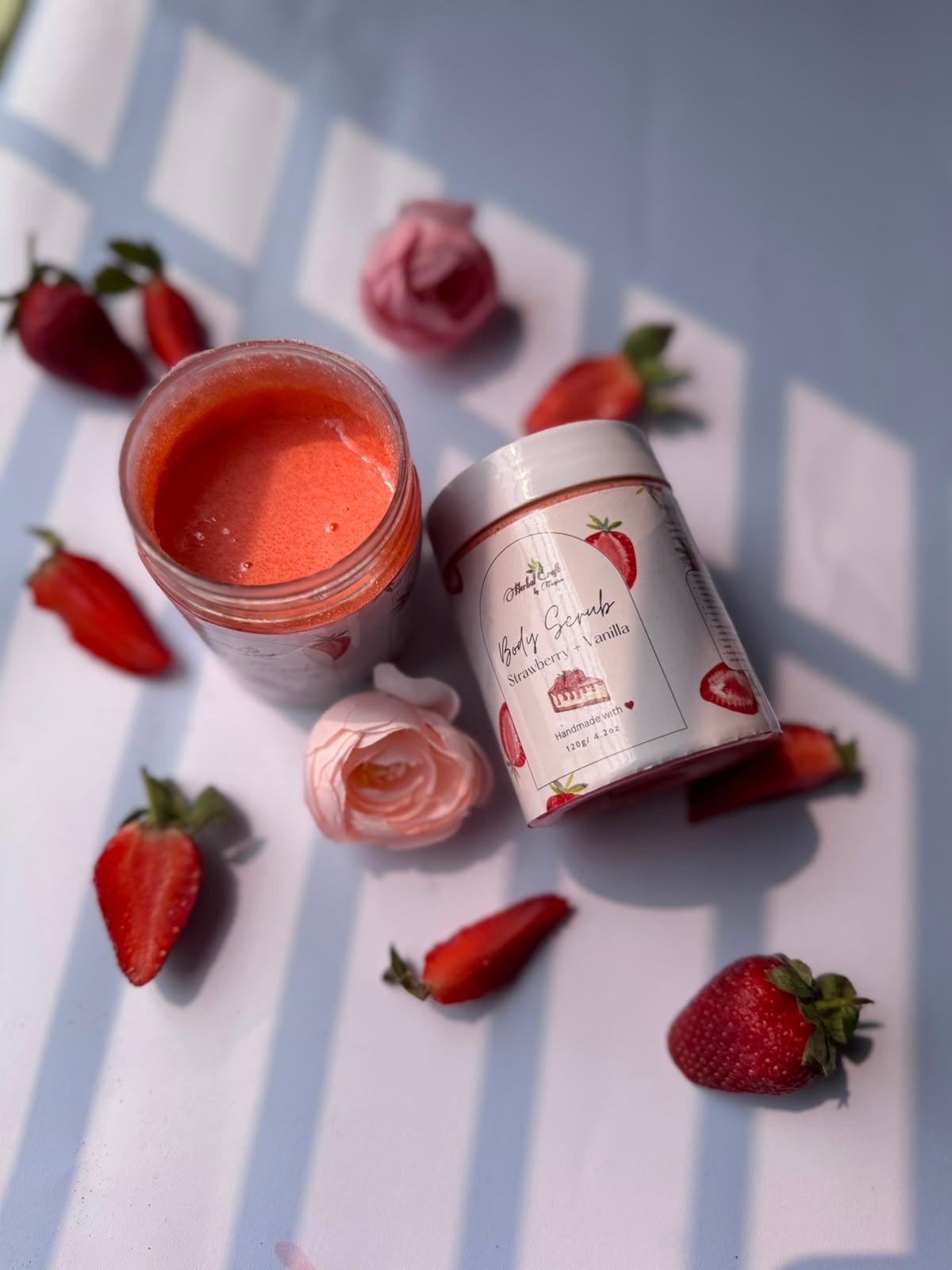 Strawberry & vanilla sugar body scrub_img_1