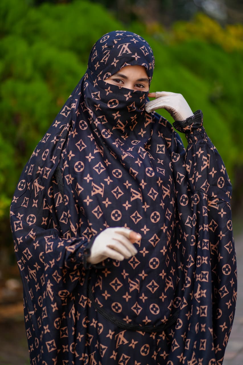 Premium Linen Abaya – Elegant & Comfortable (Copy)