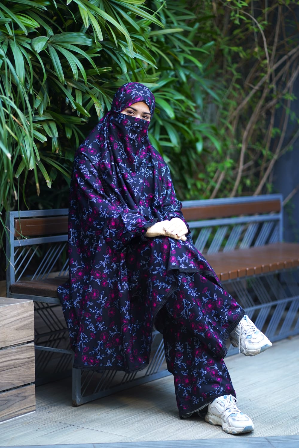 Premium Linen Abaya – Elegant & Comfortable (Copy)