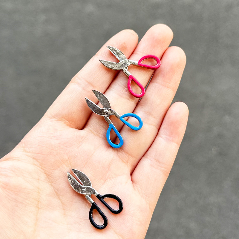 Scissor with Color Handle