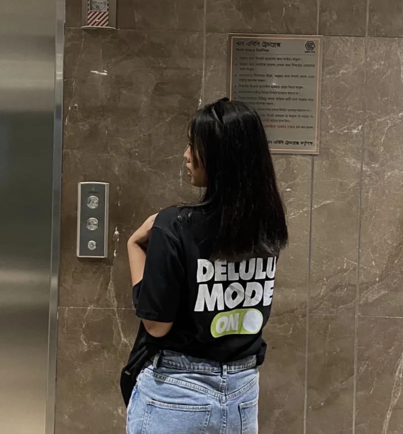 Delulu is Solulu- Bothside Printed tee
