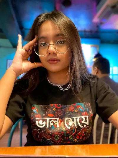 Bhalo Meye Graphic Tee