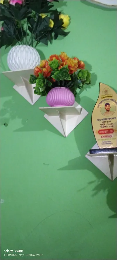4-Pcs Punch Free Wall Hanging Triangle Shape Flower Vase/Stand With Free Magic Tape For ..._img_2