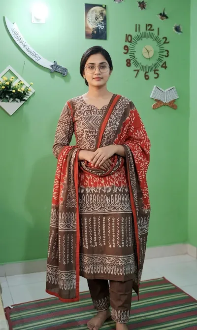 মাল্টি  বাটিক থ্রি পিস স্বল্প মূল্যে পাচ্ছেন_img_4