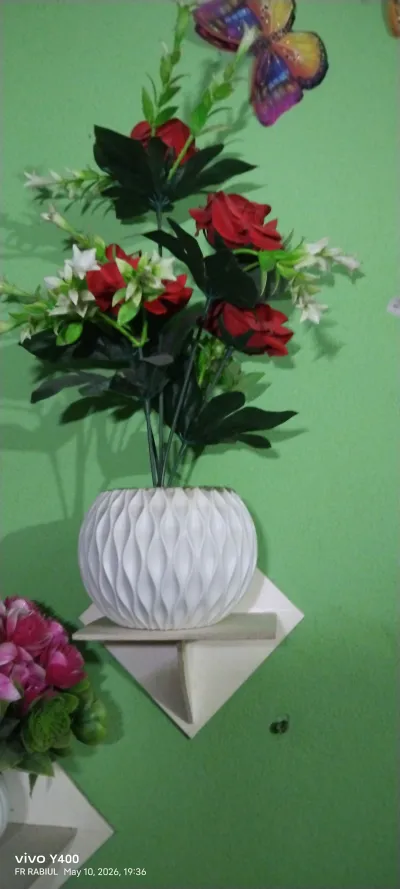 4-Pcs Punch Free Wall Hanging Triangle Shape Flower Vase/Stand With Free Magic Tape For ..._img_1