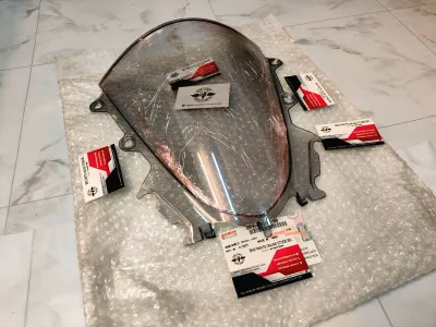 Visor Glass Smoke Black R15V3_img_1