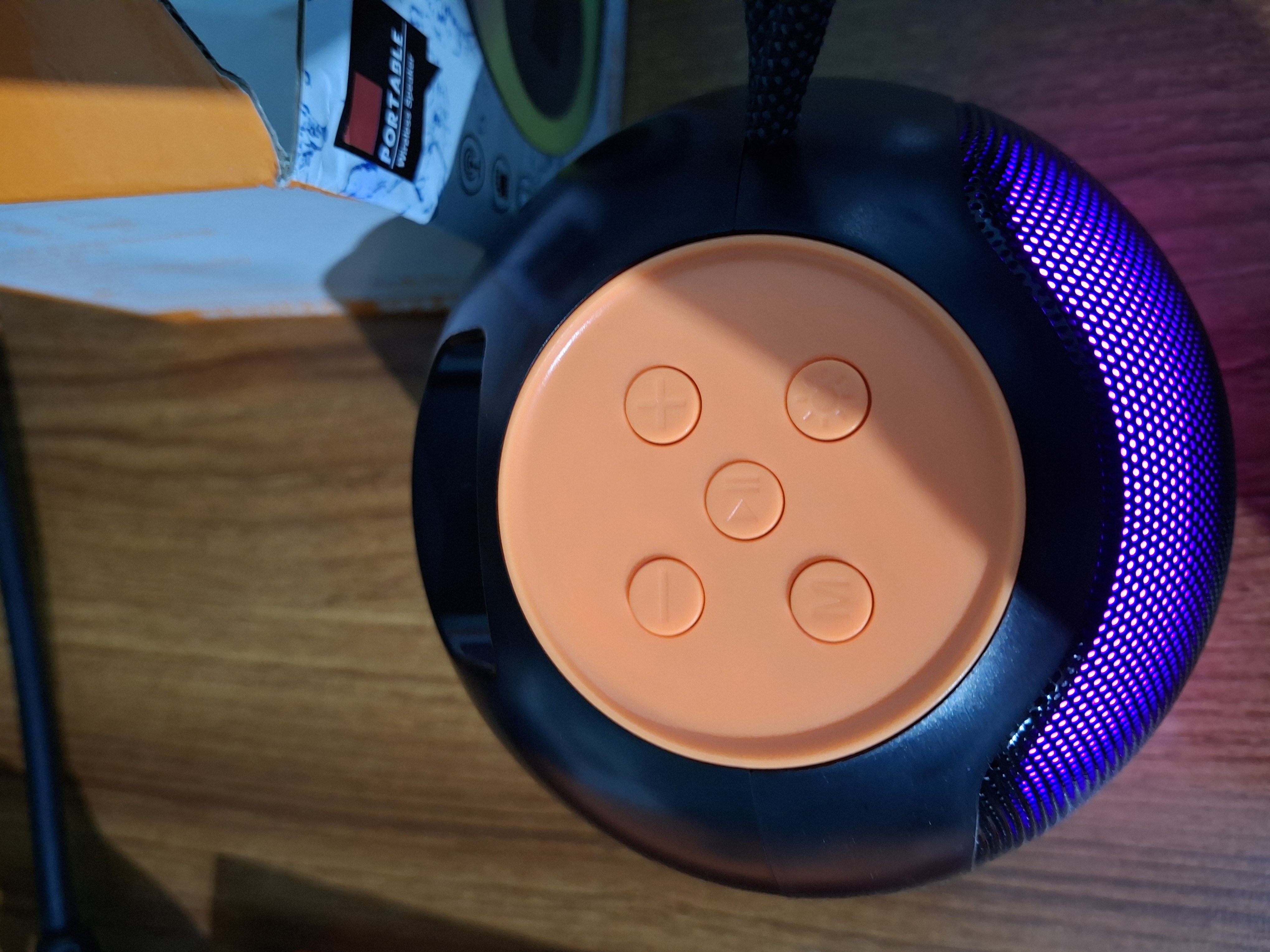 New X-811 Speaker Type-C Fast Charging LED Colorful light RGB home music Bluethooth Speaker_img_5