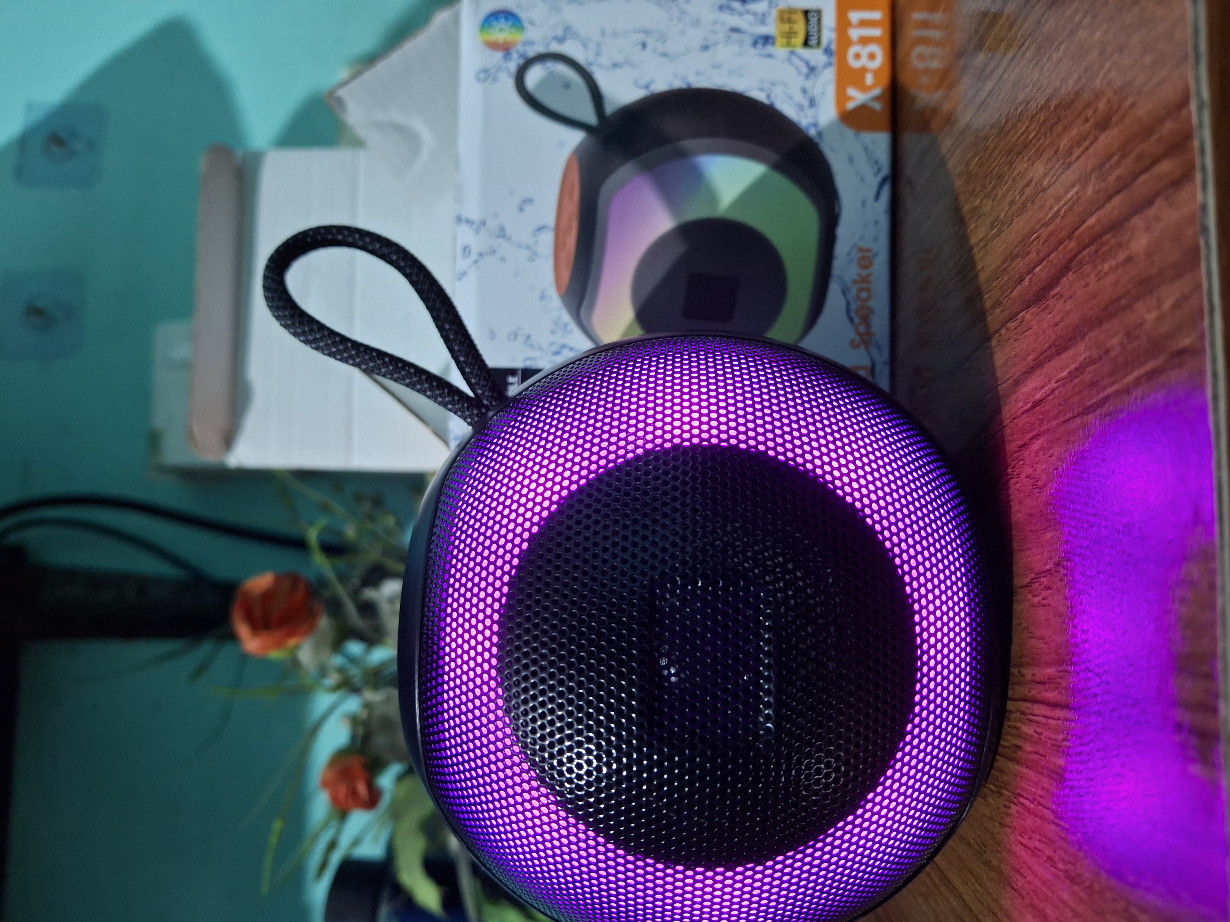 New X-811 Speaker Type-C Fast Charging LED Colorful light RGB home music Bluethooth Speaker_img_1