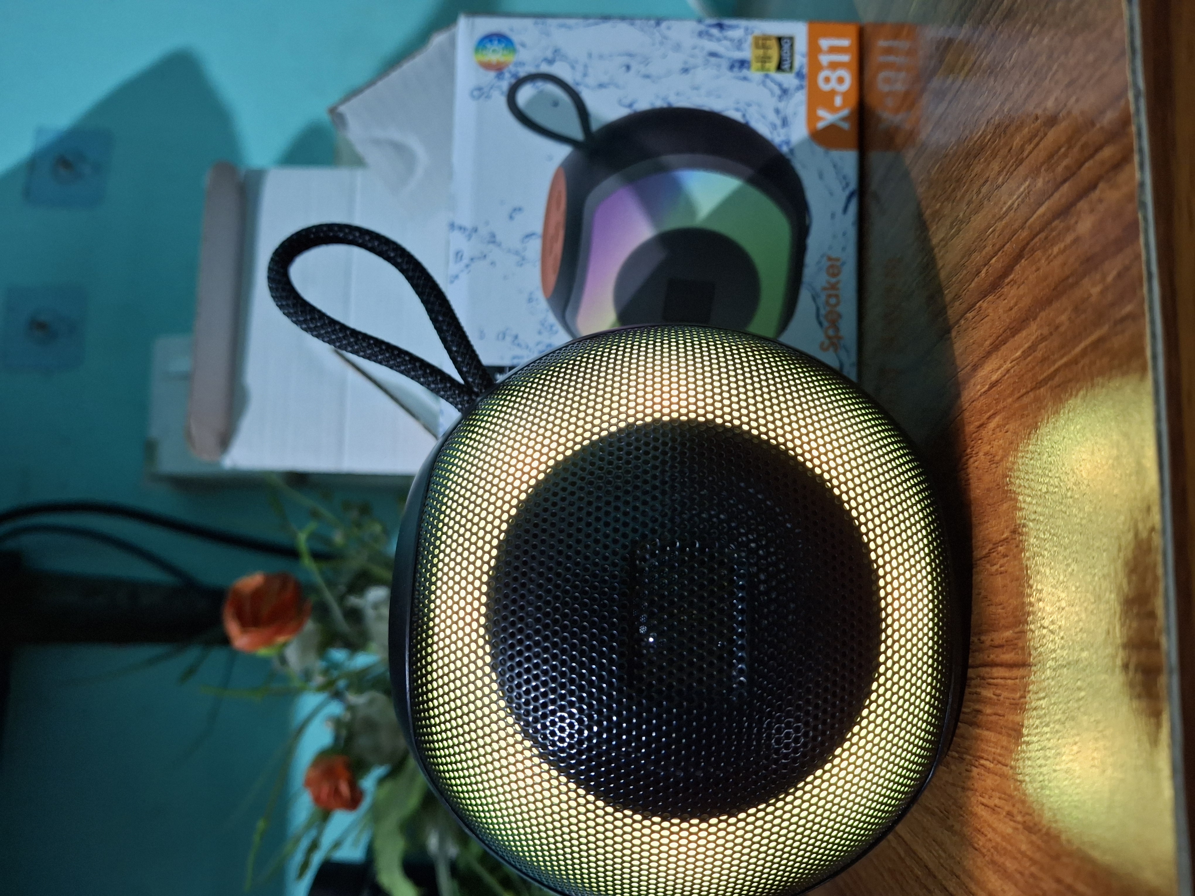 New X-811 Speaker Type-C Fast Charging LED Colorful light RGB home music Bluethooth Speaker_img_3