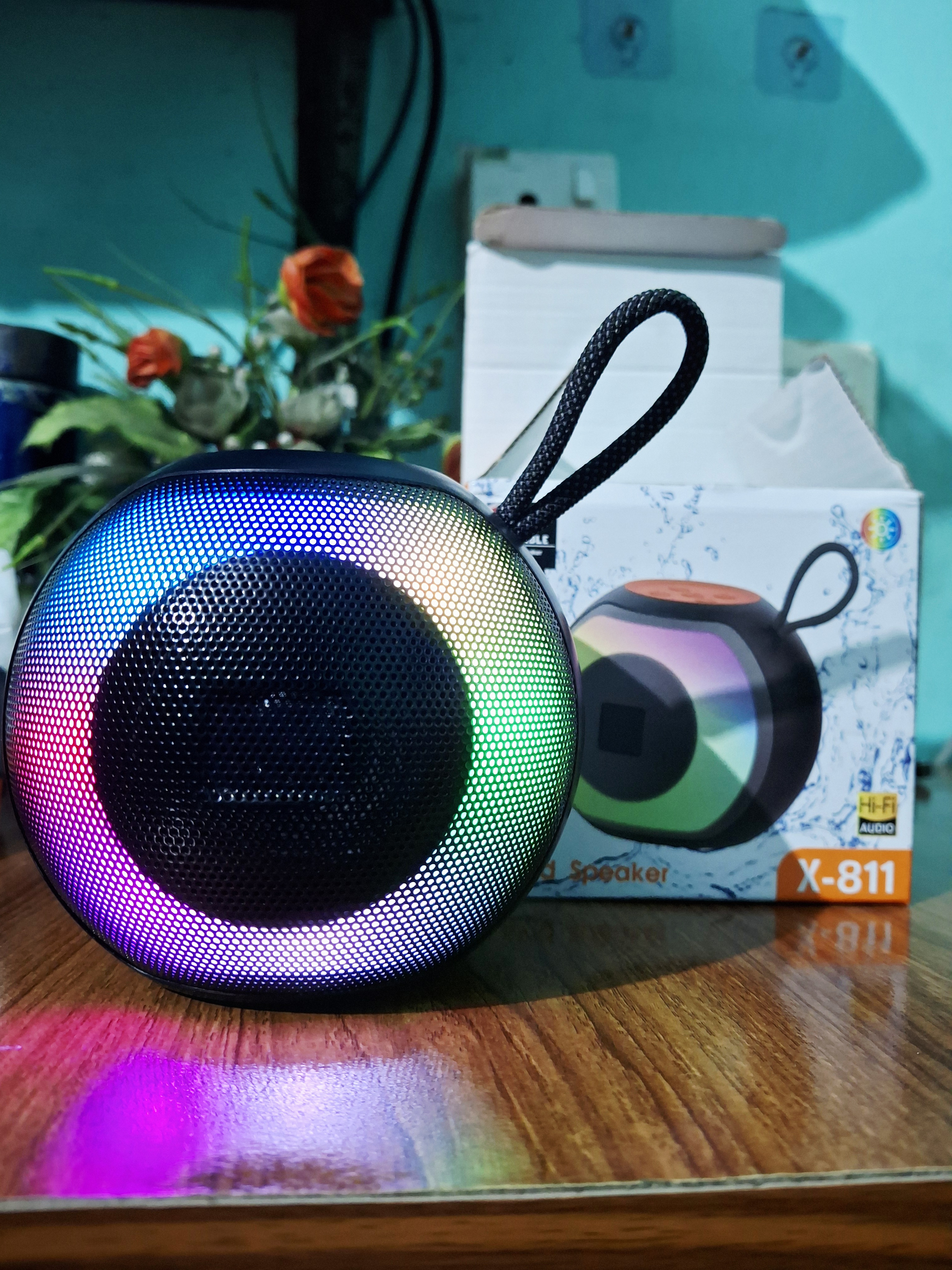 New X-811 Speaker Type-C Fast Charging LED Colorful light RGB home music Bluethooth Speaker_img_0
