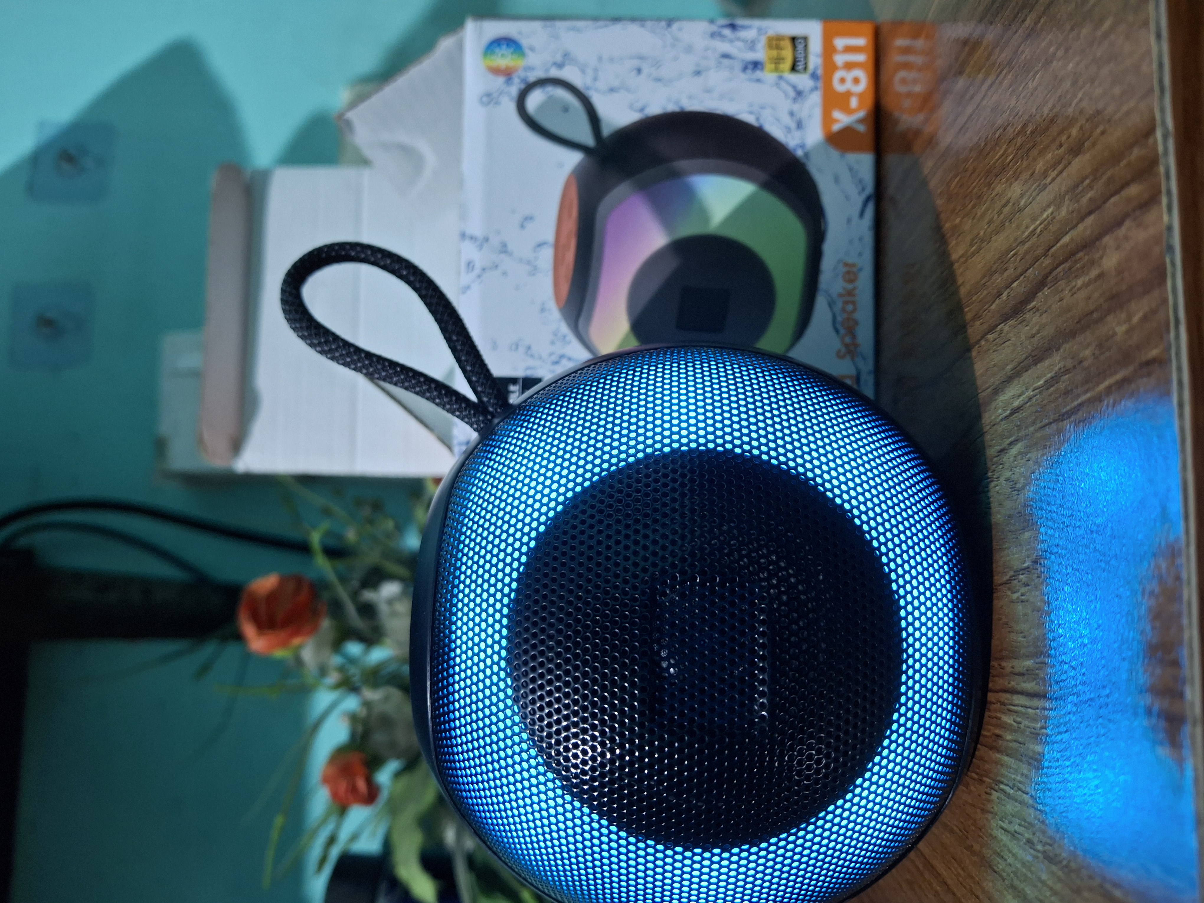 New X-811 Speaker Type-C Fast Charging LED Colorful light RGB home music Bluethooth Speaker_img_2