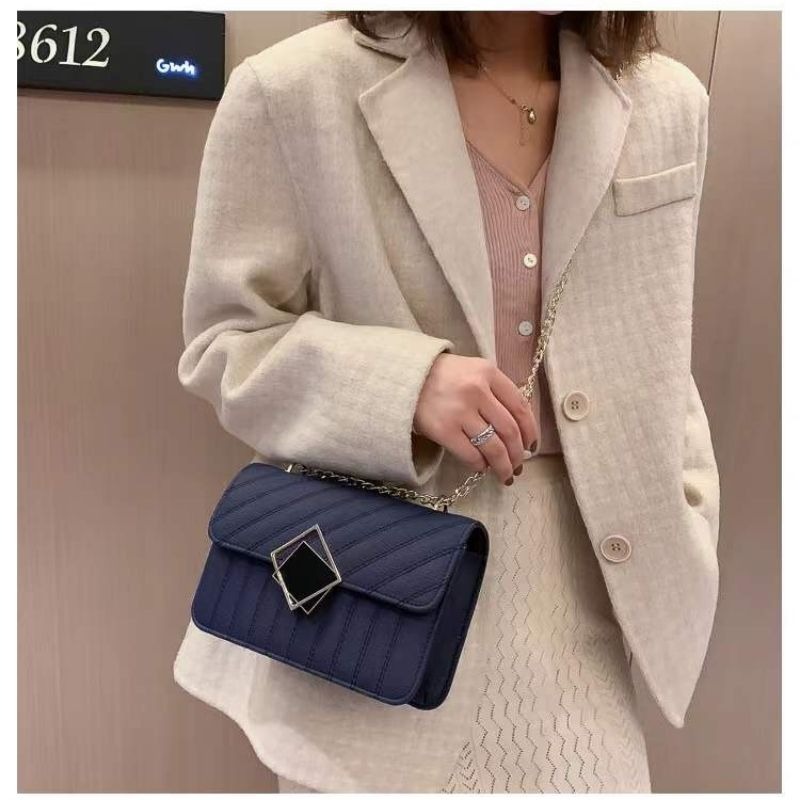 Celeste Chain Shoulder Bag image 3