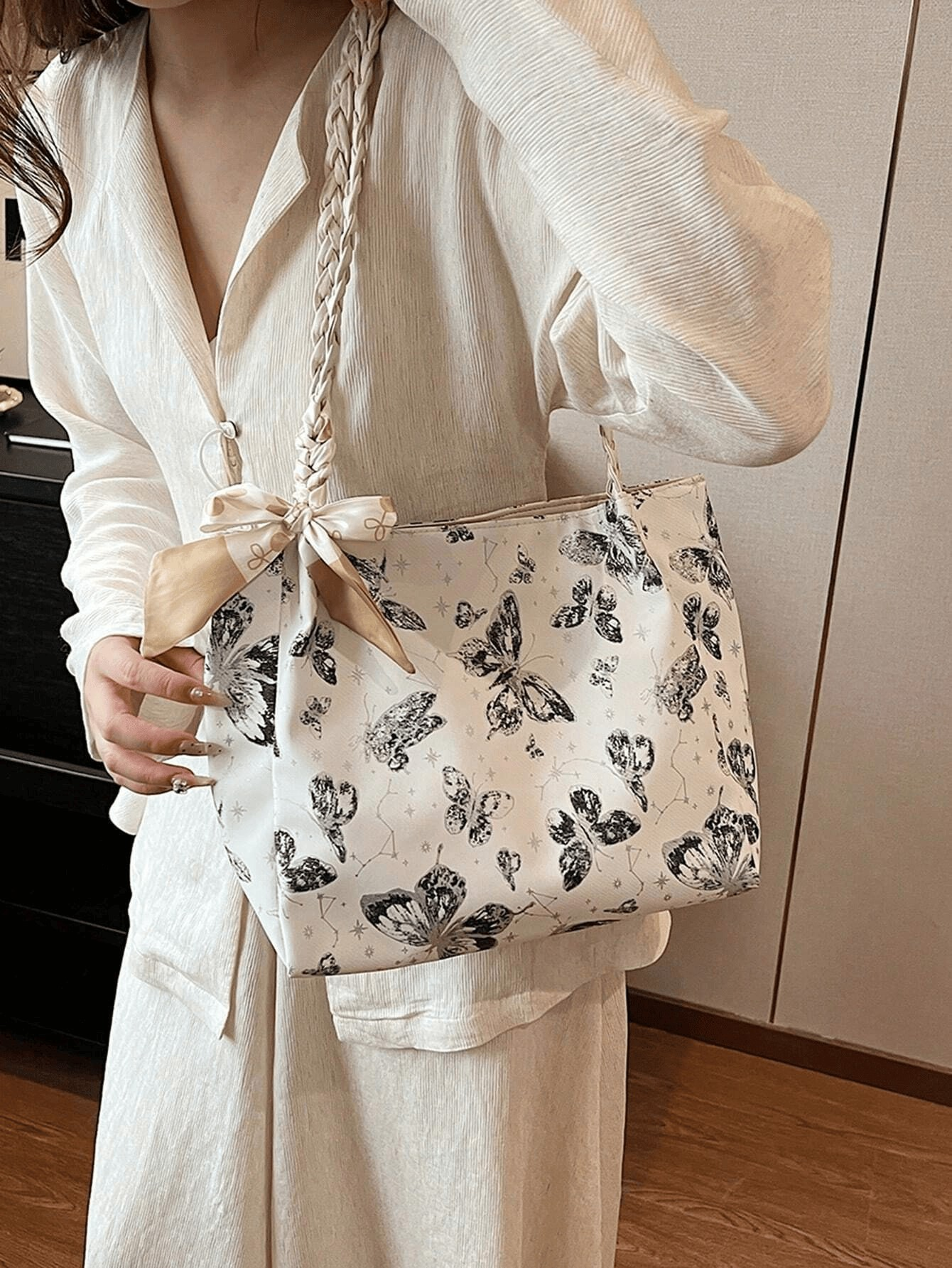 Aurelia Butterfly Bow Shoulder Bag image 2