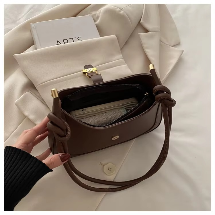 Livia Geometric Clasp Shoulder Bag image 4