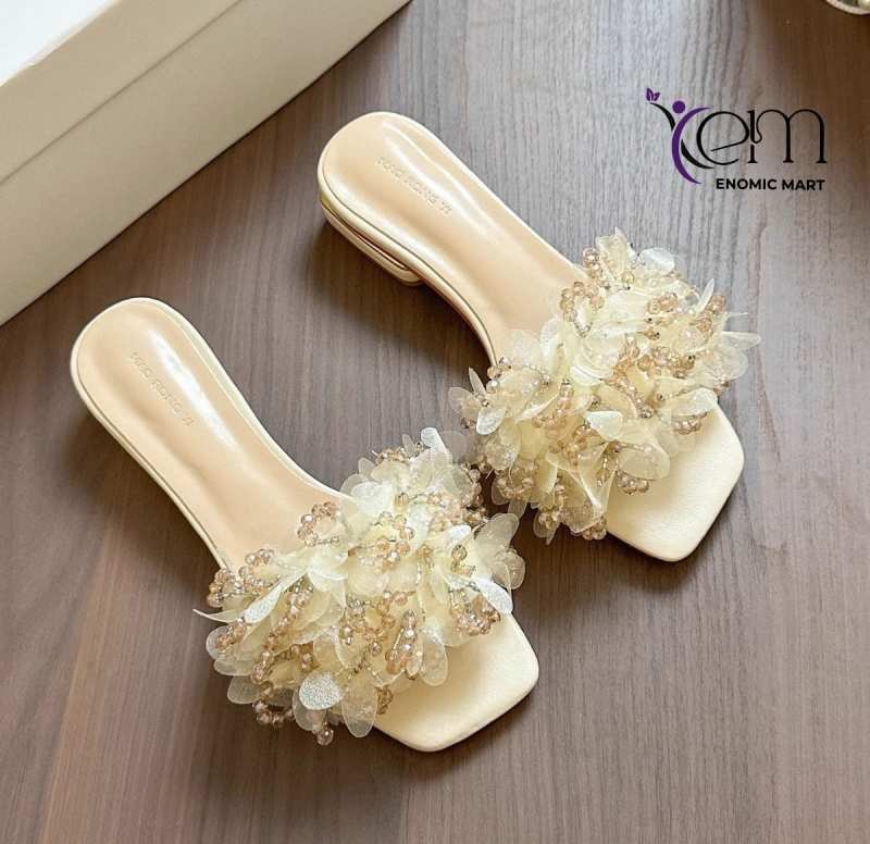 Elegant and sophisticated chunky heeled sandals
