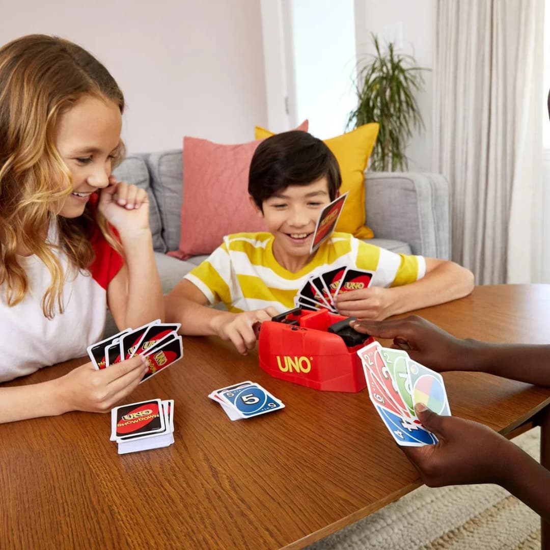 UNO Card Game – Number 1 for Family Fun thumbnail 4