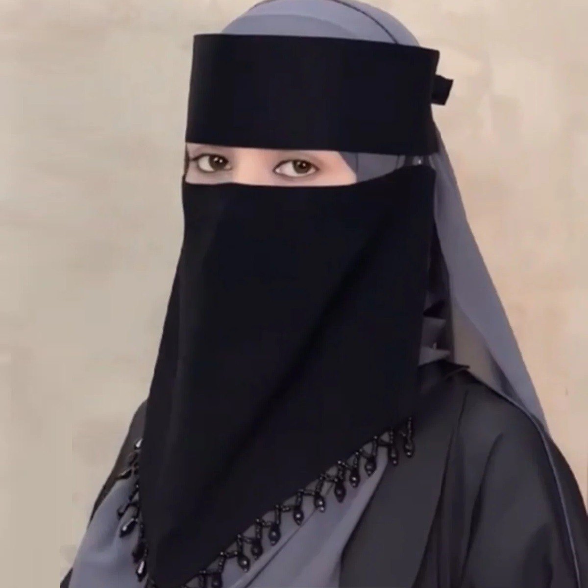 Karchupi V Shape Niqab Muslim Hijab | Arabian V-Shape Face Veil with Tassel Pendant | Premium Dubai Cherry Fabric Stylish Islamic Niqab thumbnail 4
